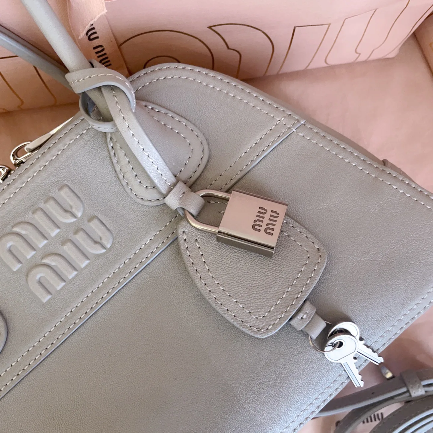 Классические Сумки Женские Miu Miu 18602449