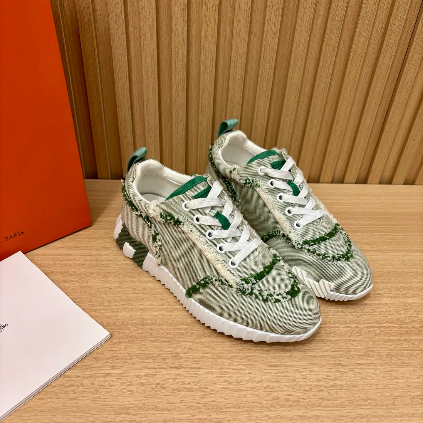 Women's Sneakers LOUIS VUITTON 18387023