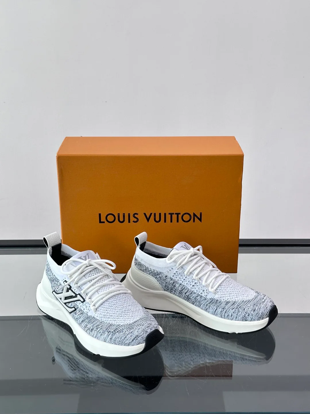 Men's Sneakers LOUIS VUITTON 18102387