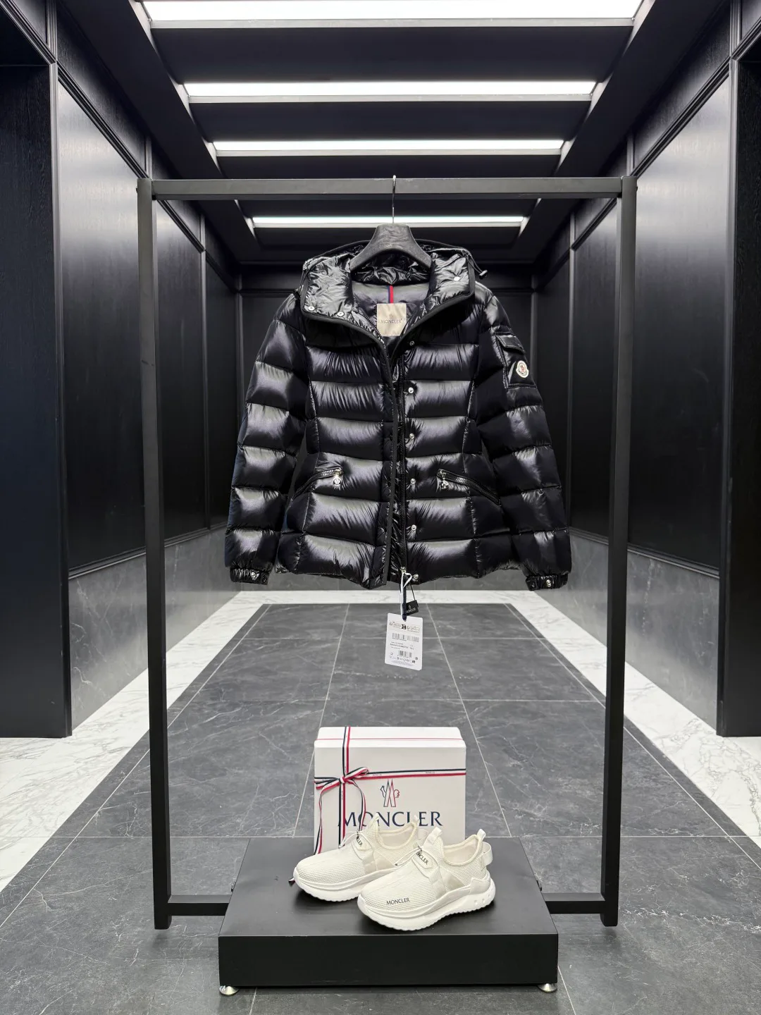 Men's Jackets And Down Jackets MONCLER 18492194