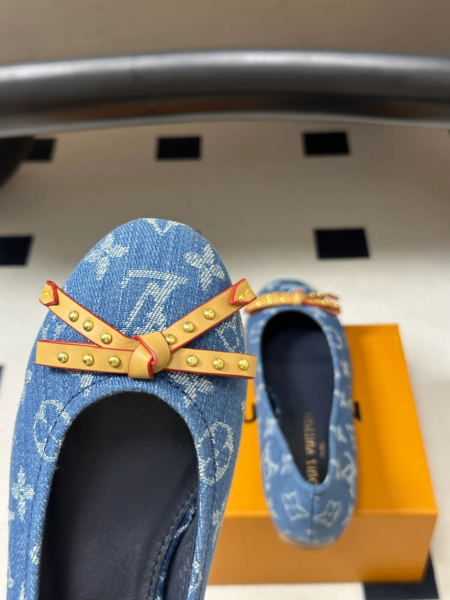 Women's Ballet Flats LOUIS VUITTON 18049411