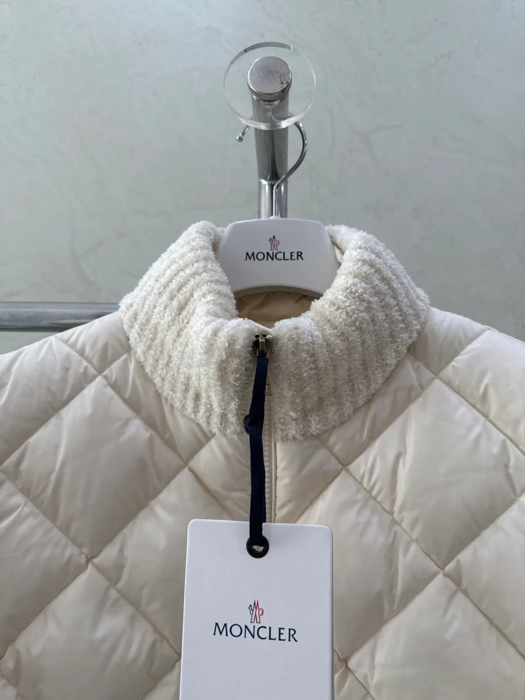 Women's Jackets And Down Jackets MONCLER 18539124