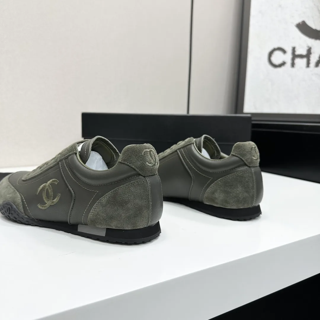 Women's Sneakers CHANEL 18083879