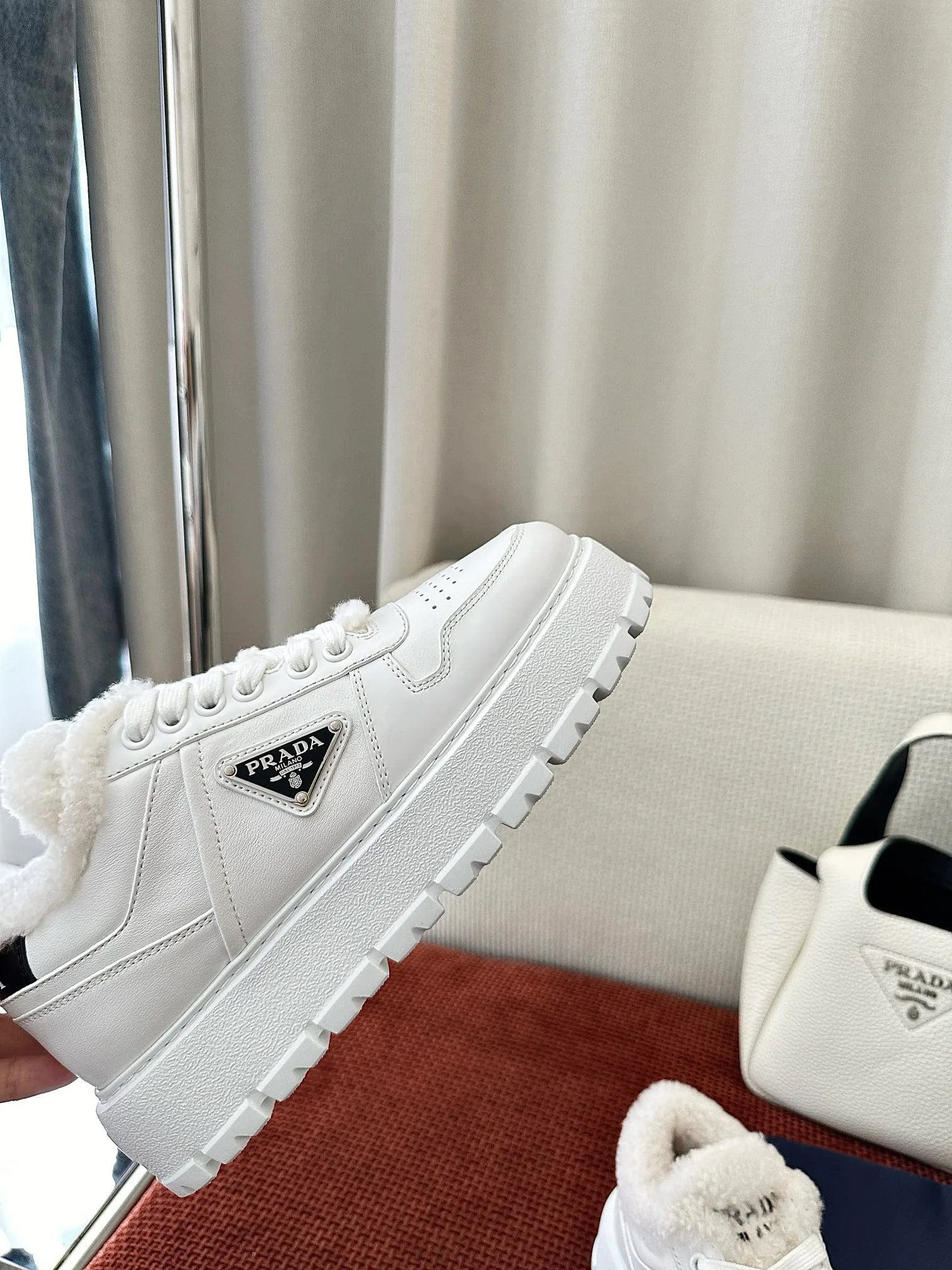 Кроссовки Женские Prada 18621064