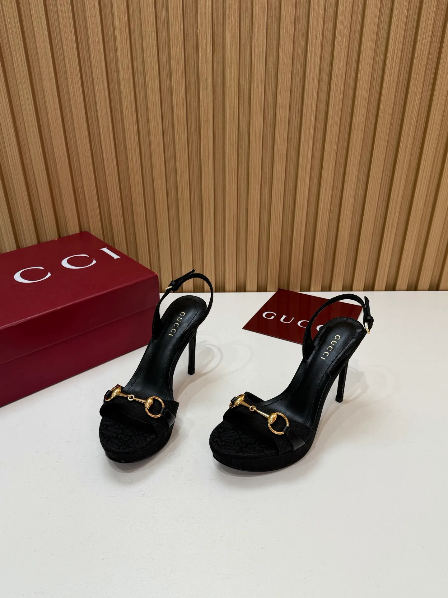 Women's Open-Toe Sandals GUCCI 18396268