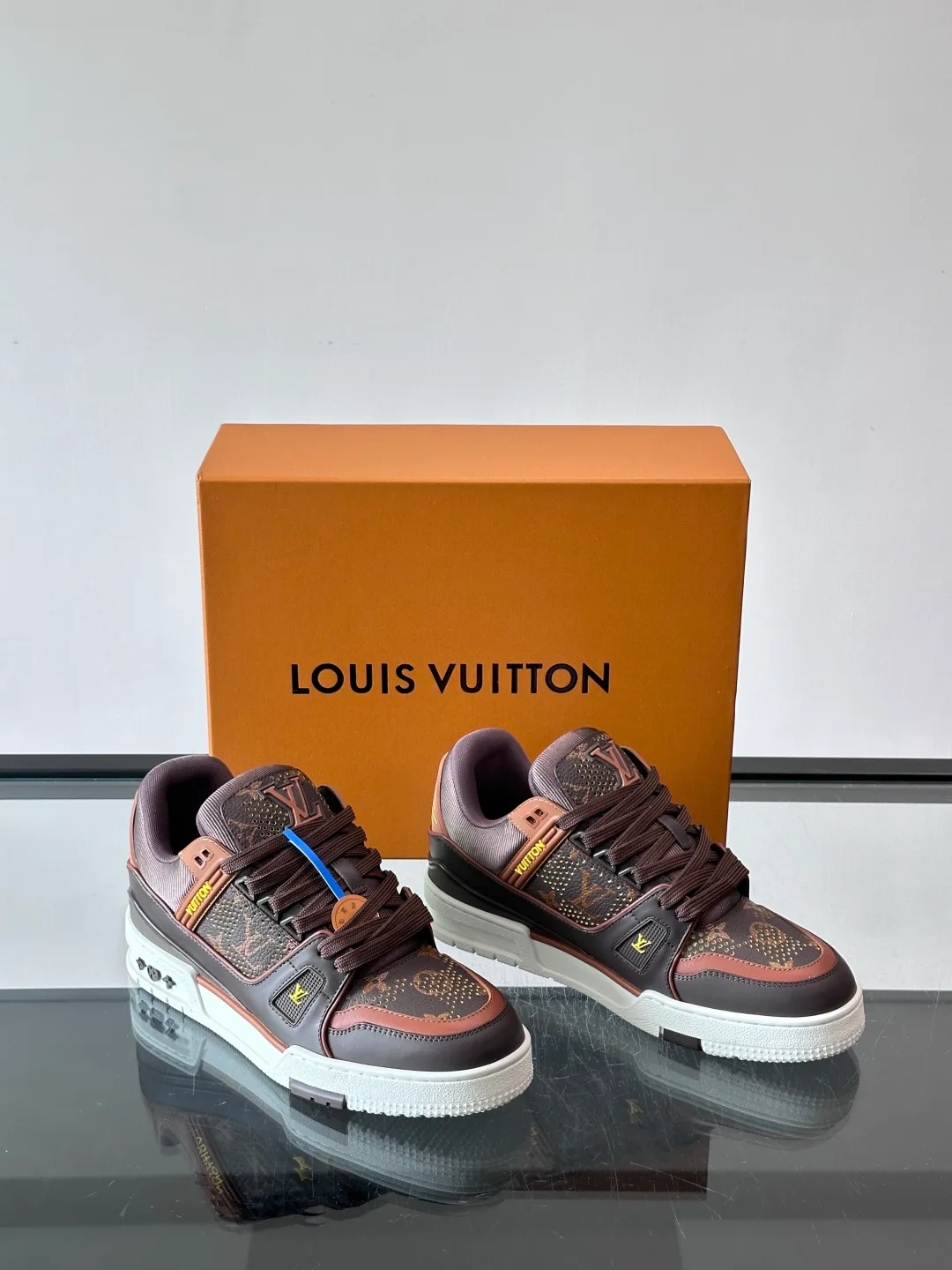 Women's Sneakers LOUIS VUITTON 17349546