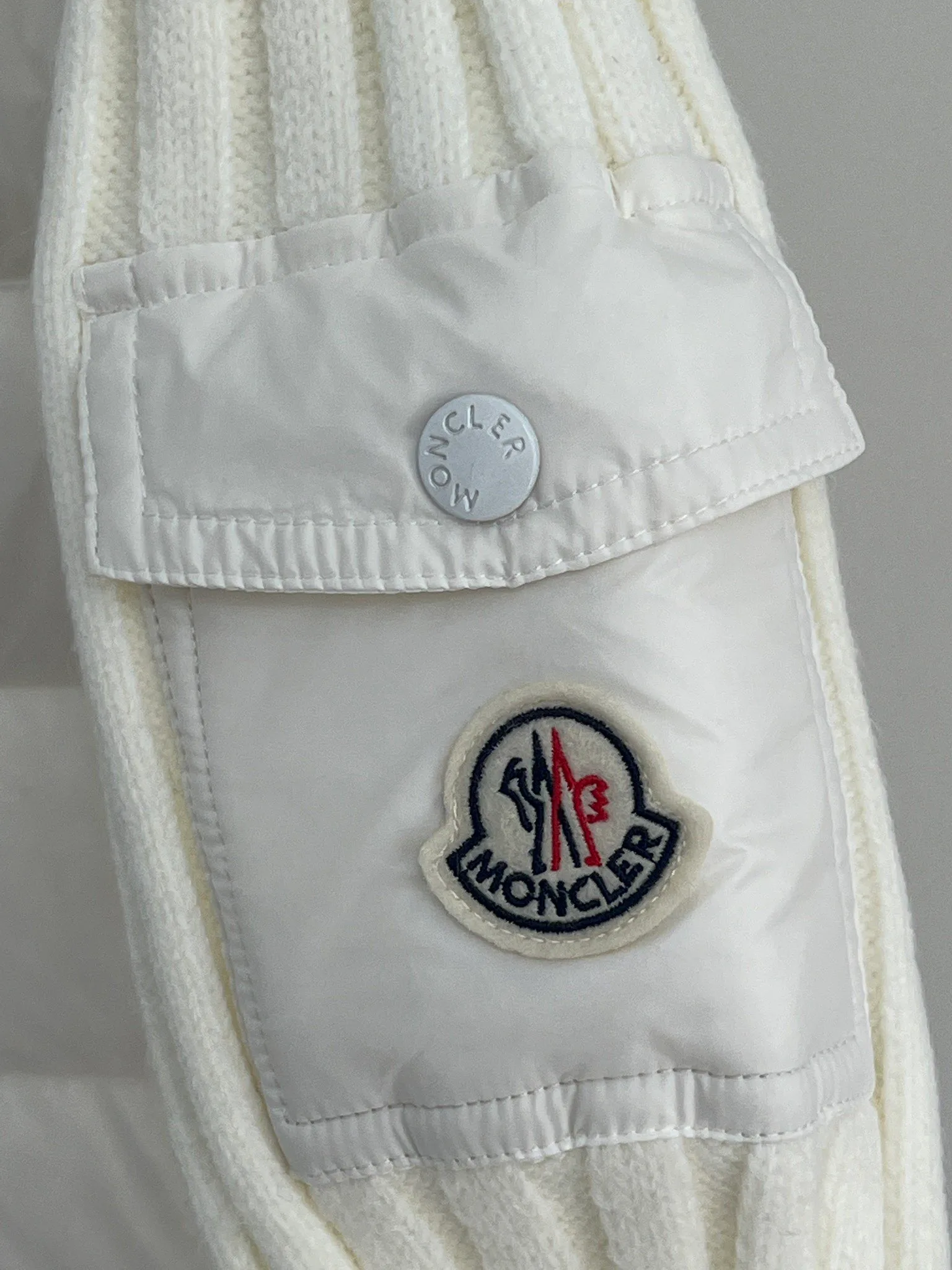 Women's Jackets And Down Jackets MONCLER 18416279