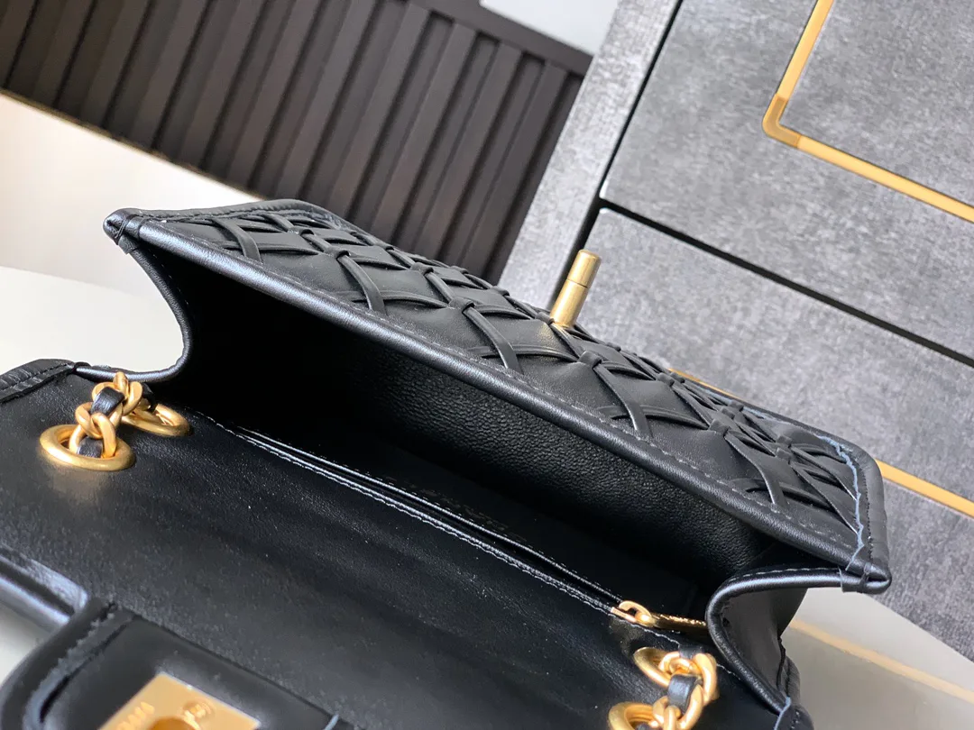 Классические Сумки Женские Chanel 18588860