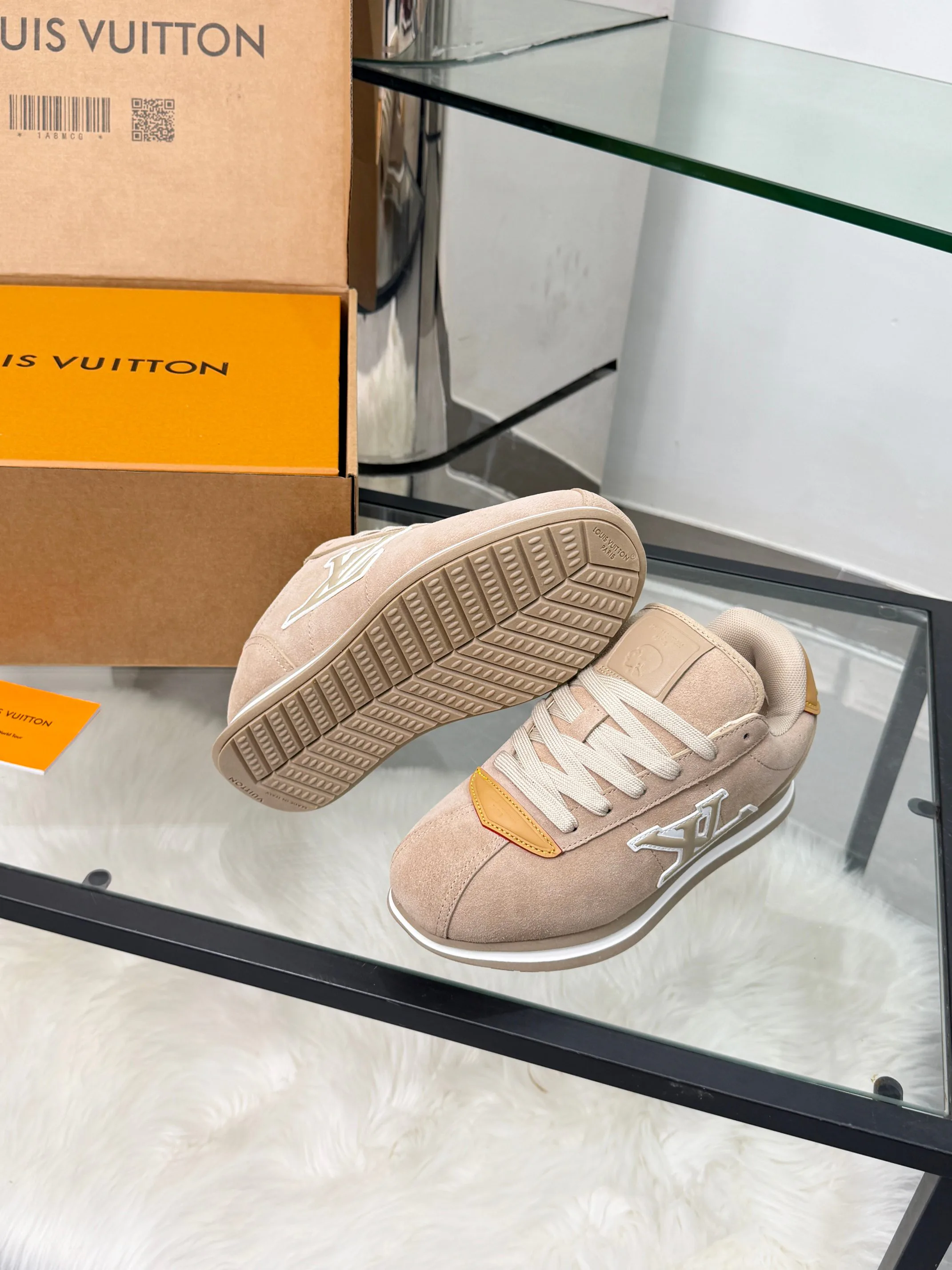 Women's Sneakers LOUIS VUITTON 18417398