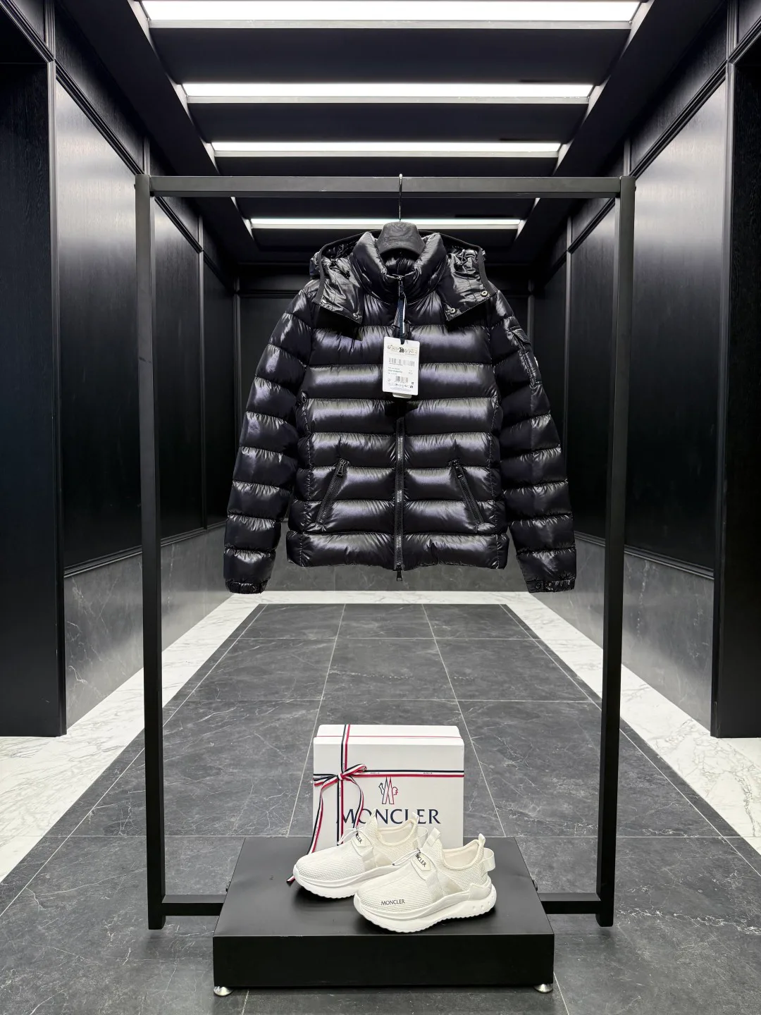 Men's Jackets And Down Jackets MONCLER 17897997
