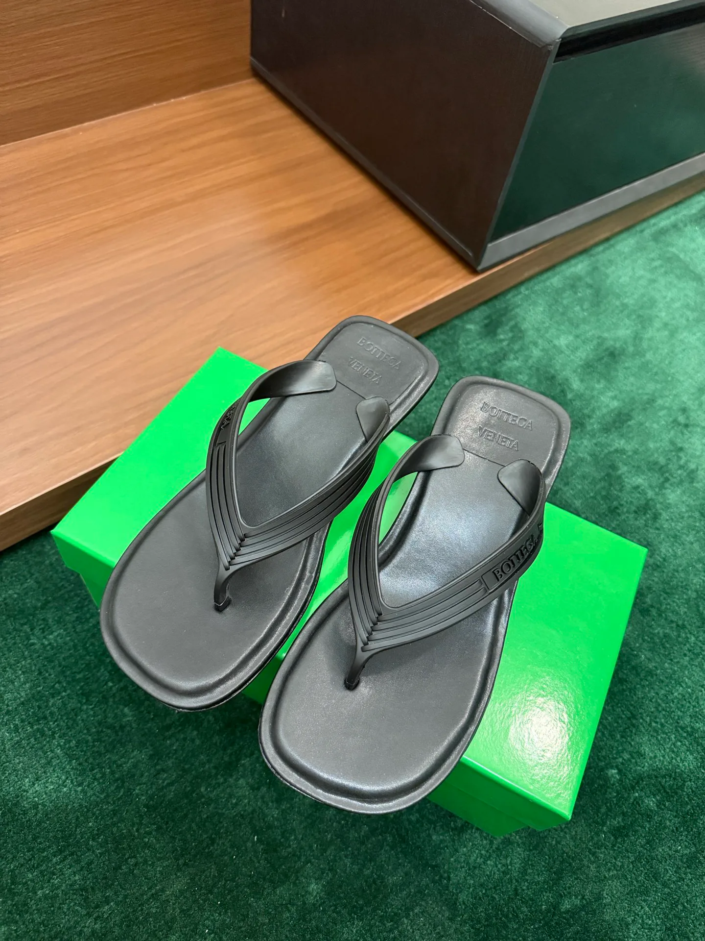 Women's Flip-Flops BOTTEGA VENETA 17386119