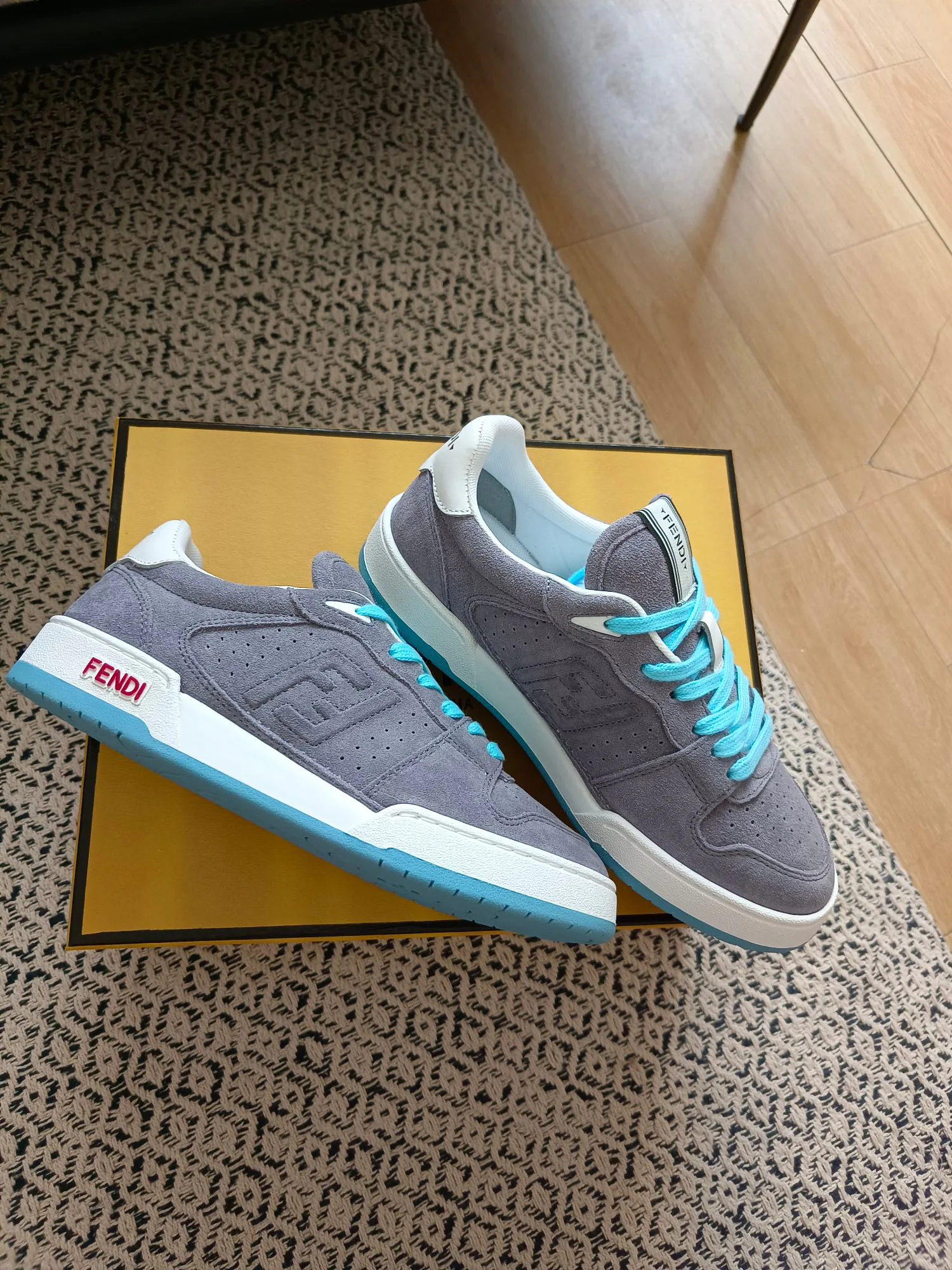 Women's Sneakers FENDI 18425930