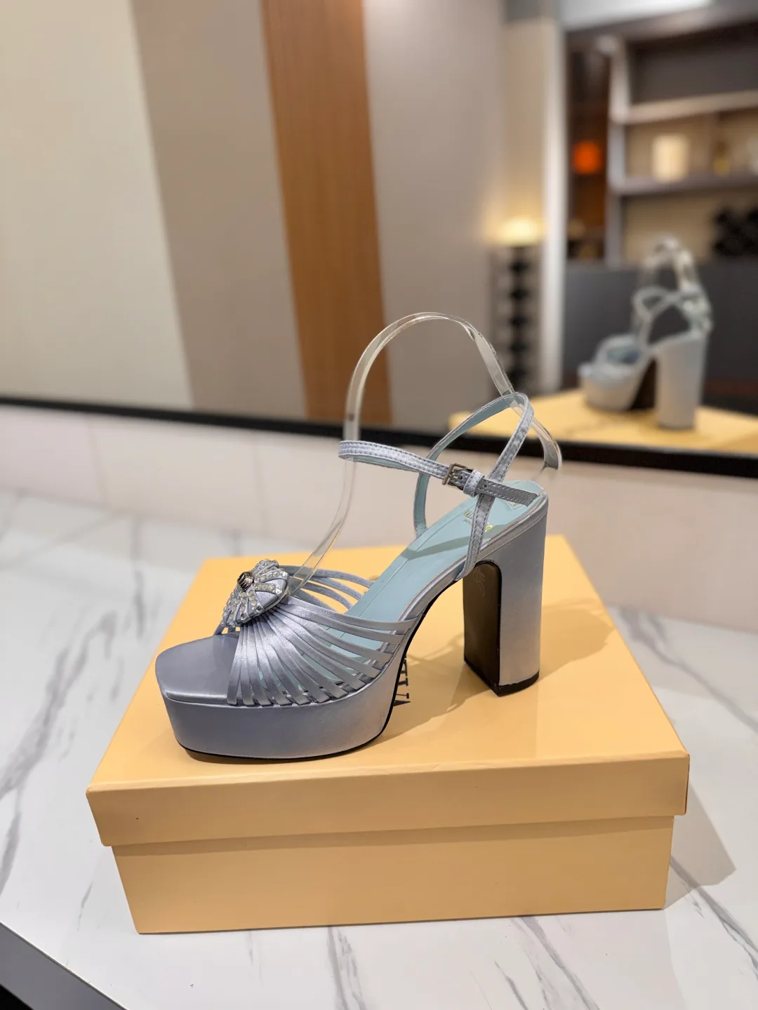 Women's Open-Toe Sandals VALENTINO 18134892