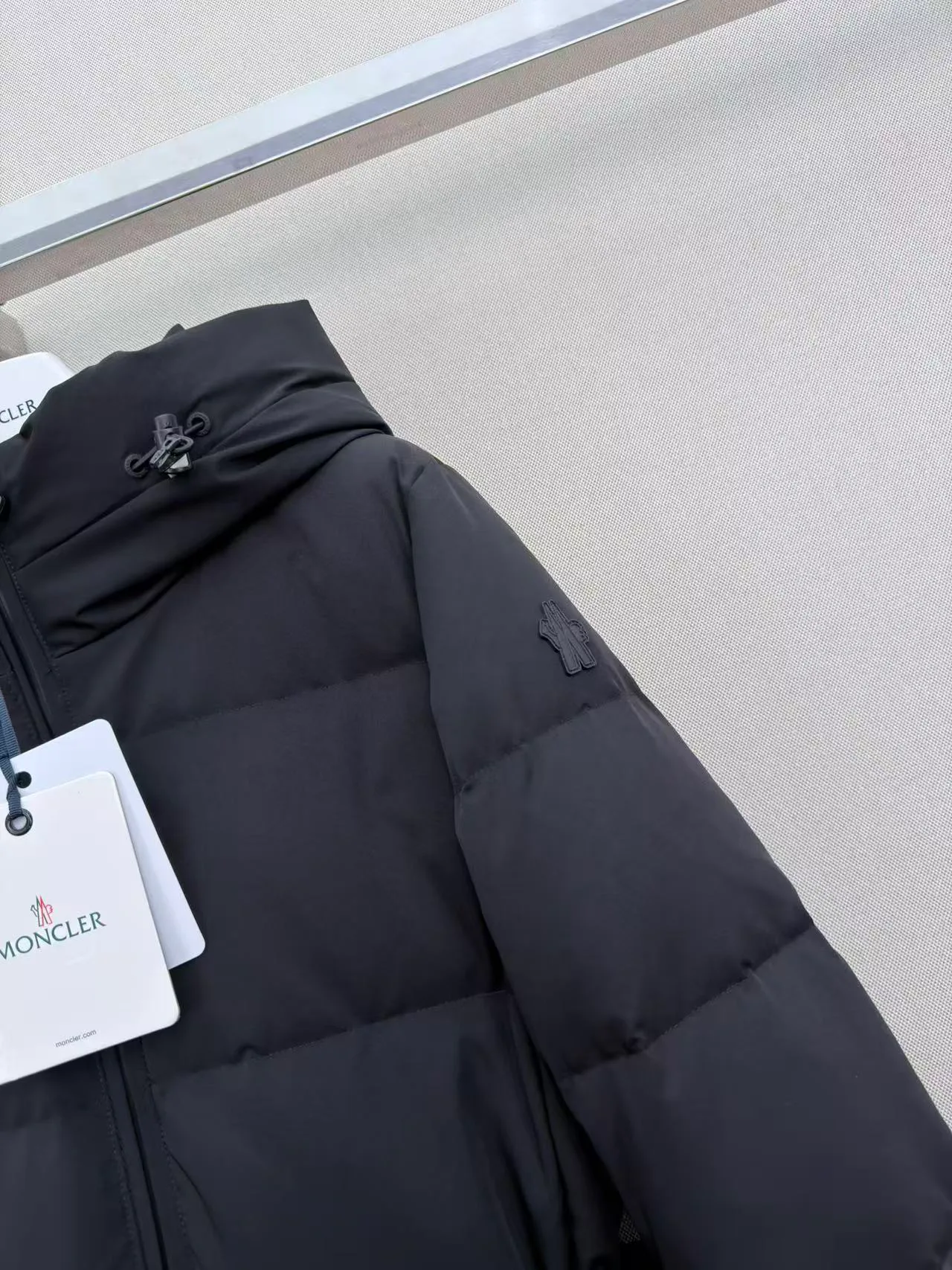 Women's Jackets And Down Jackets MONCLER 18402391