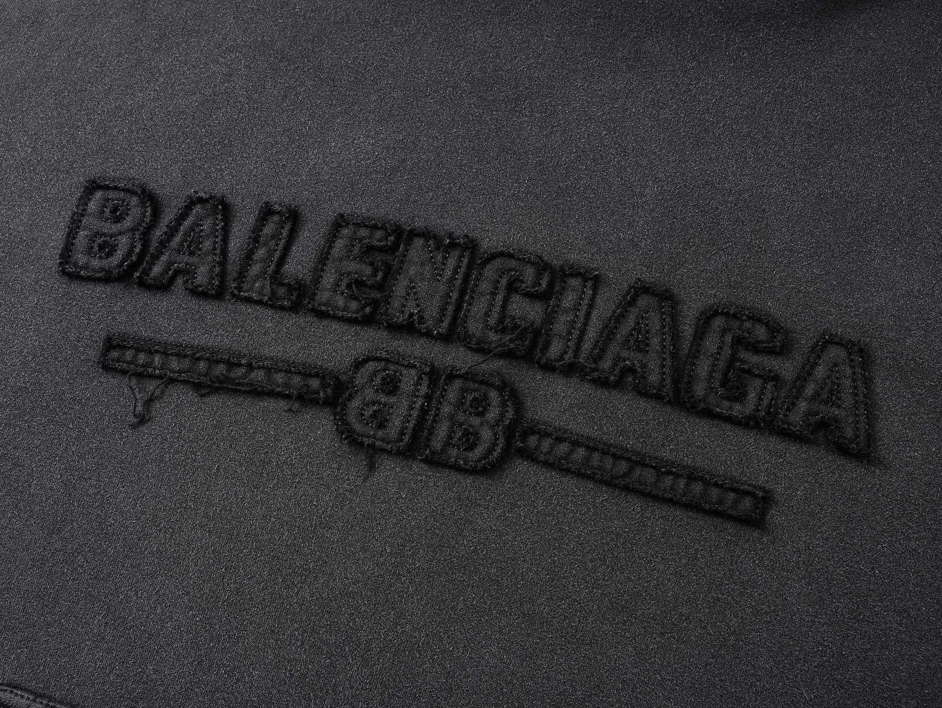 Men's Sweatshirts And Hoodies BALENCIAGA 18128411