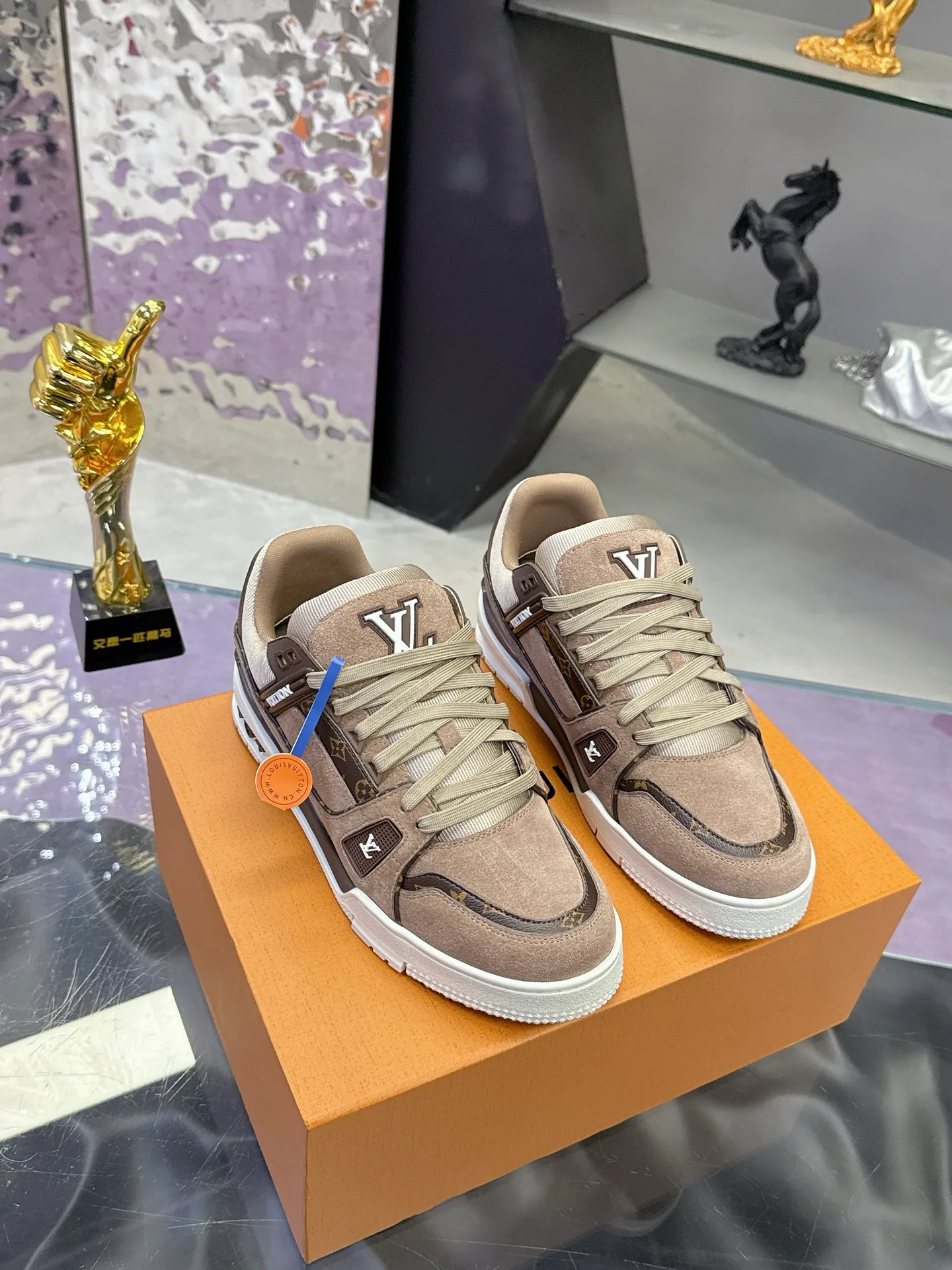 Women's Sneakers LOUIS VUITTON 17530416
