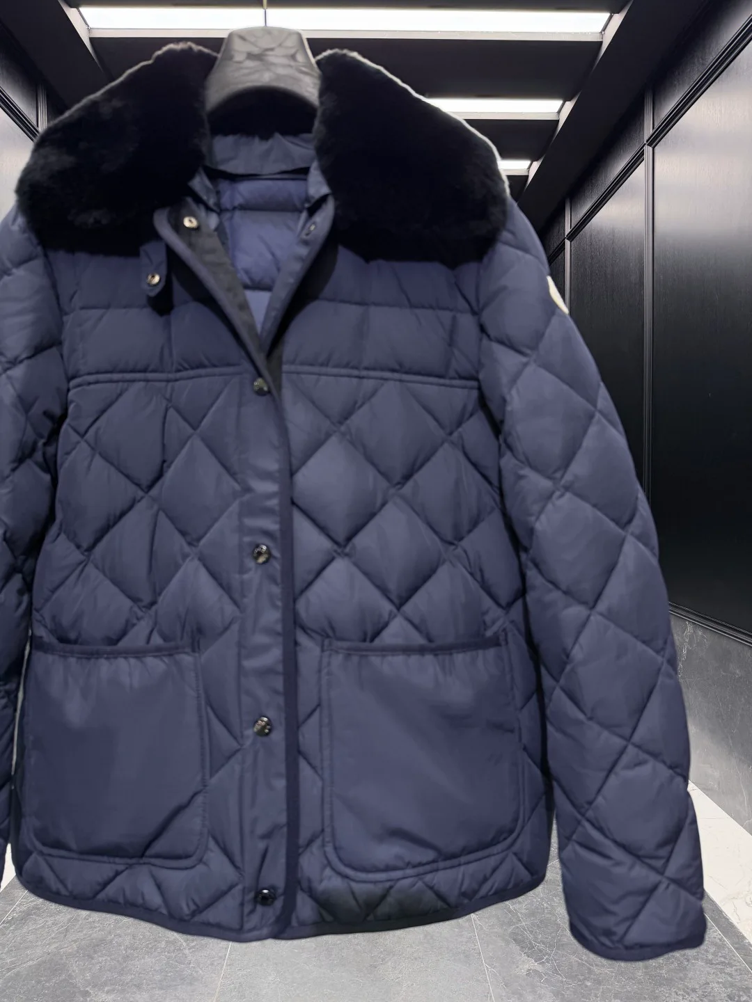 Women's Jackets And Down Jackets MONCLER 18111371