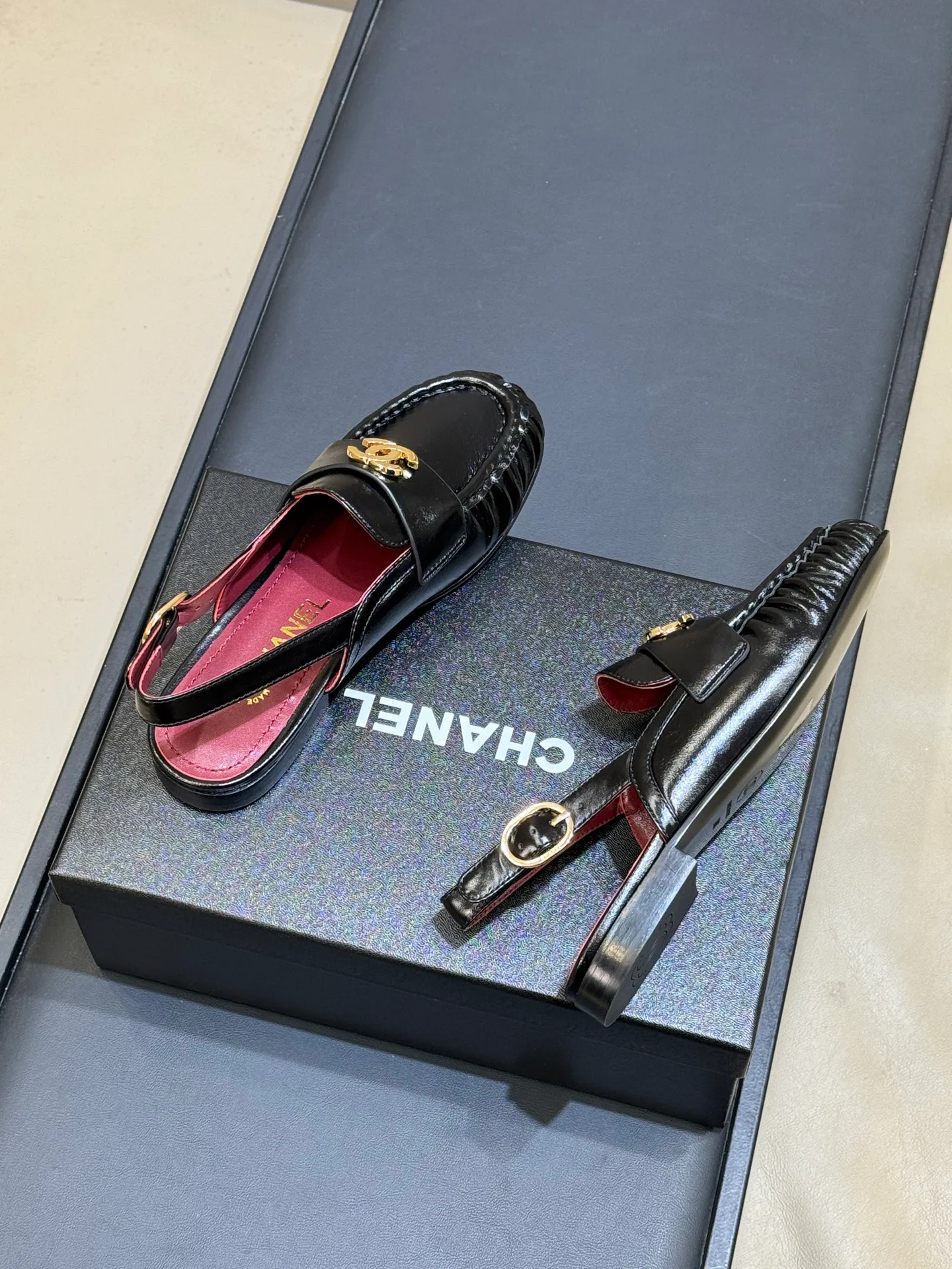 Women's Loafers And Moccasins CHANEL 18073087