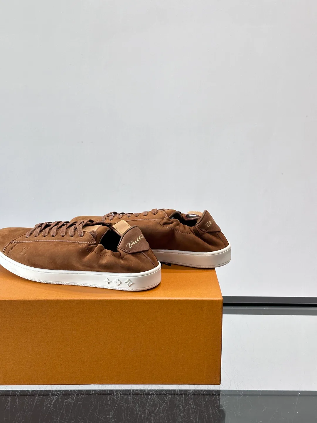 Men's Sneakers LOUIS VUITTON 18263698