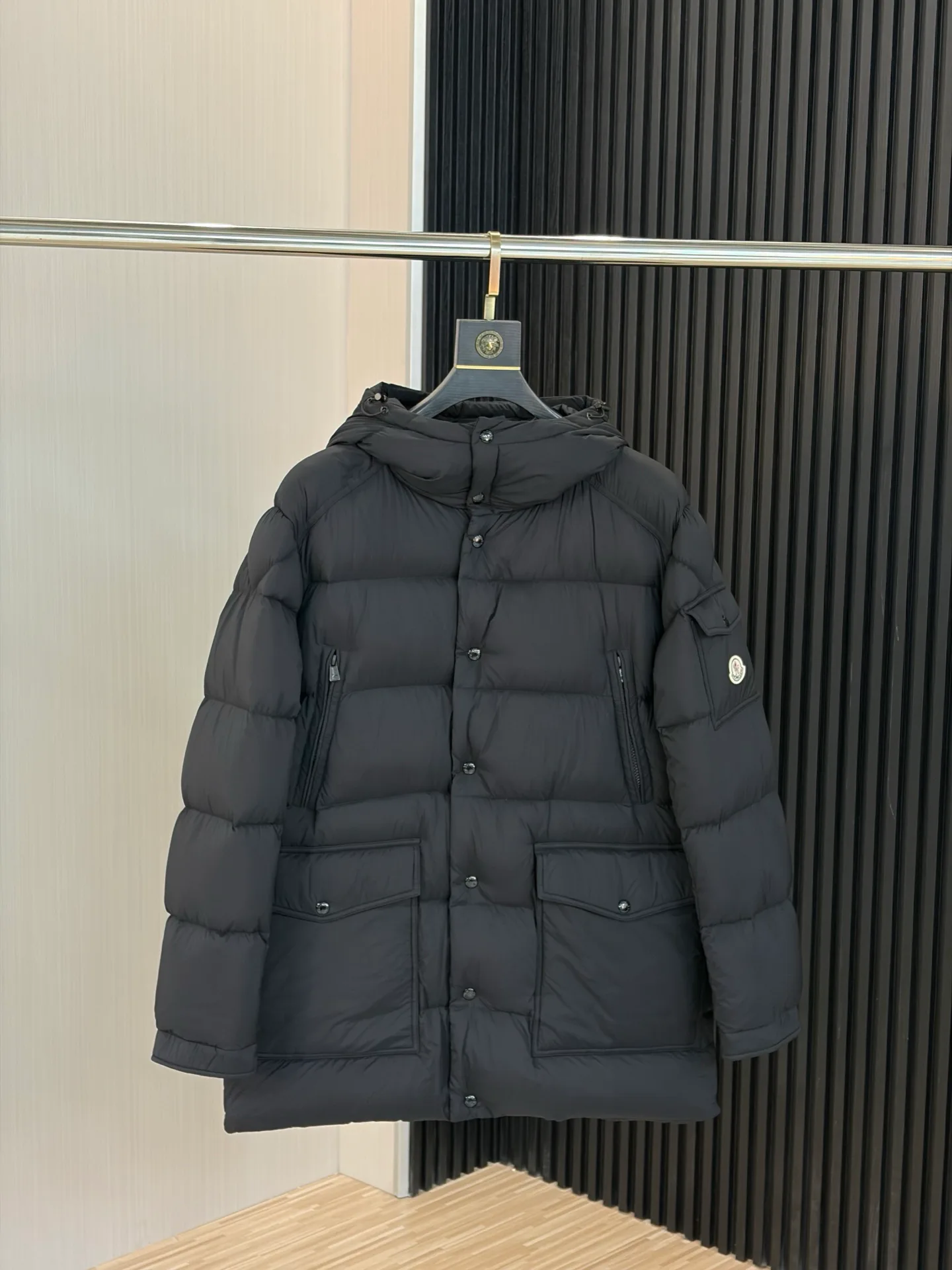 Women's Jackets And Down Jackets MONCLER 18323847