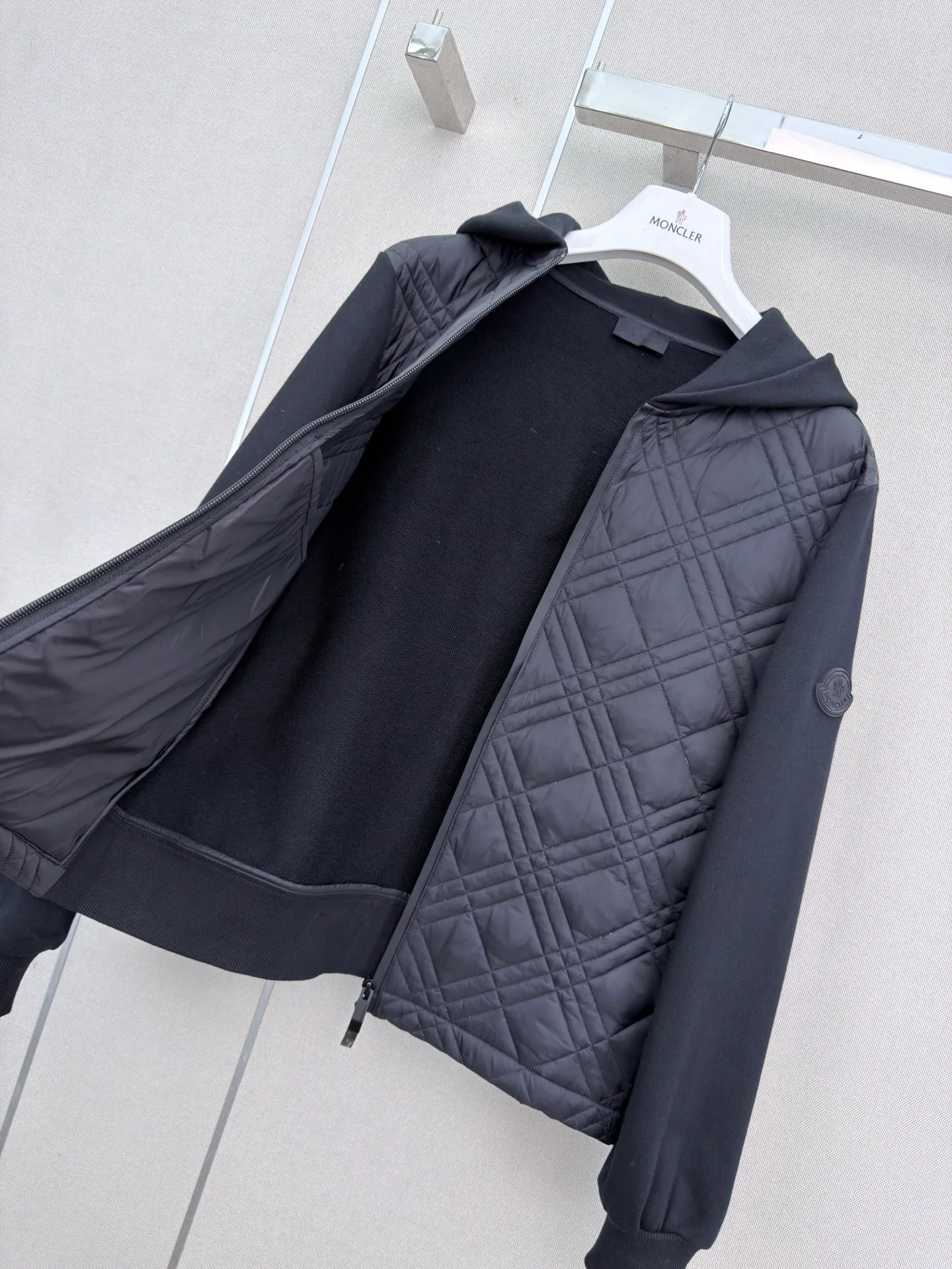 Women's Jackets And Down Jackets MONCLER 18506403