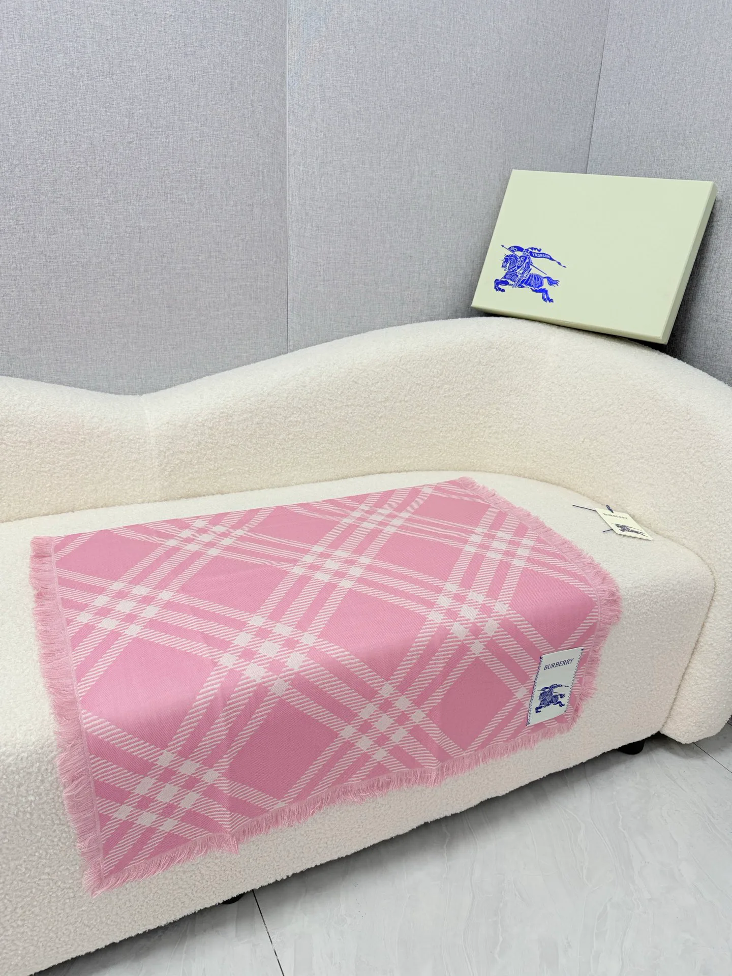 Scarves BURBERRY 18322315