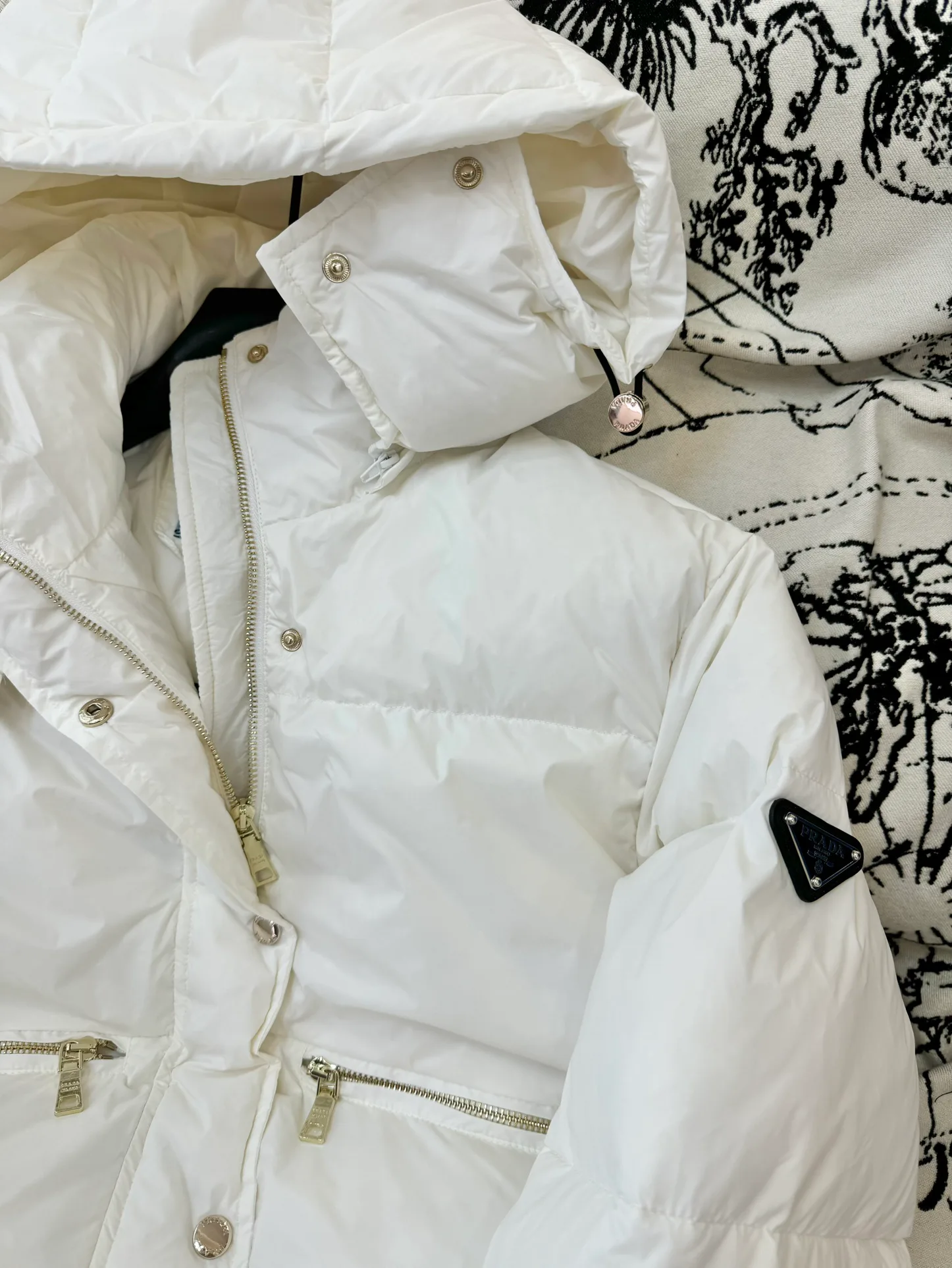 Women's Jackets And Down Jackets PRADA 18133795