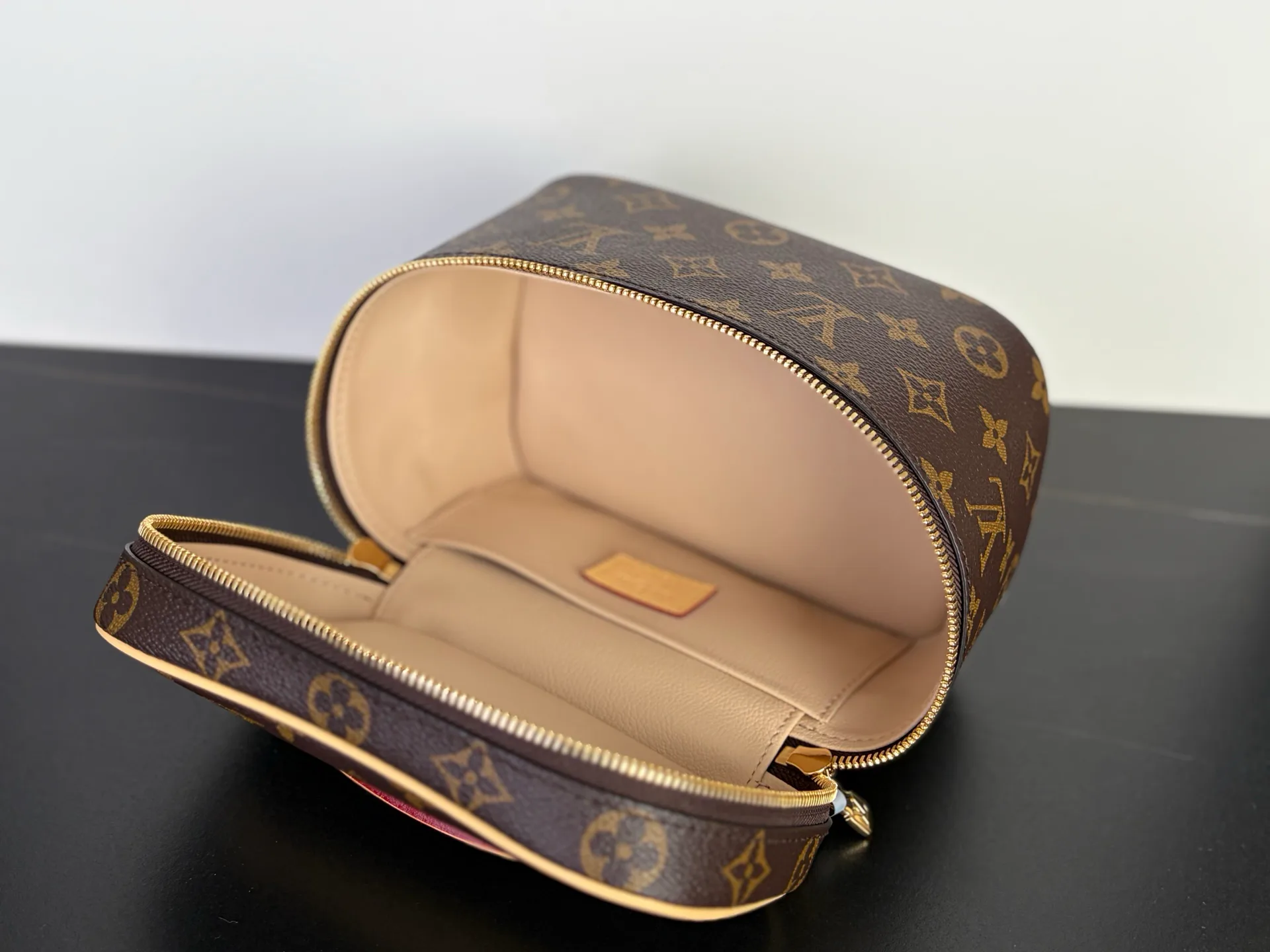 Классические Сумки Женские Louis Vuitton 18612735