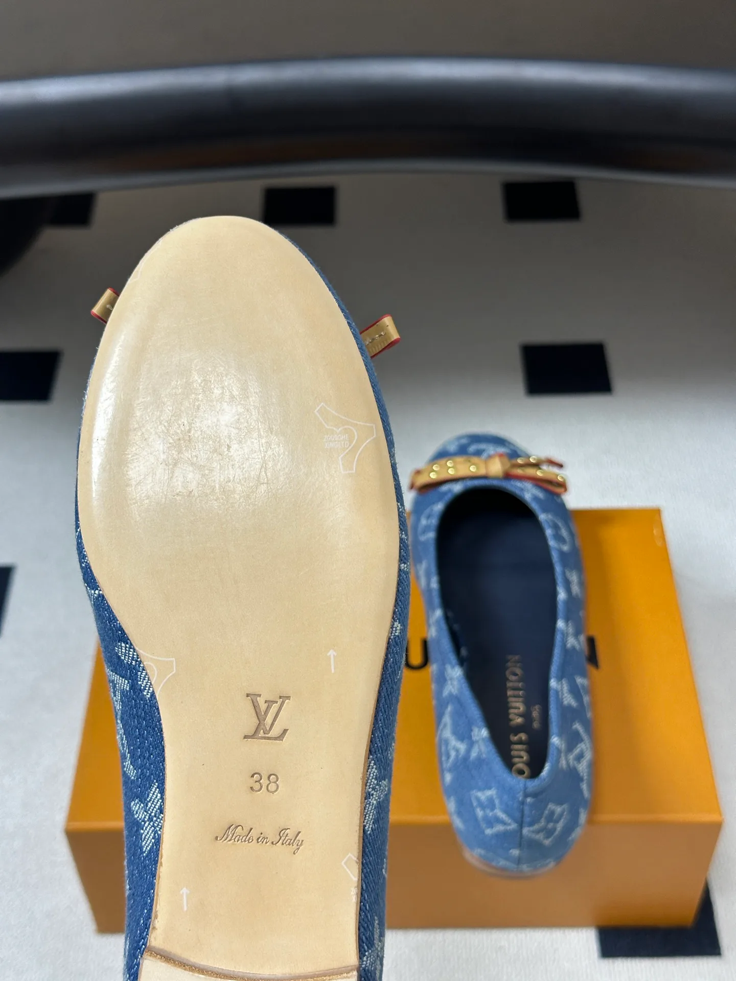 Women's Ballet Flats LOUIS VUITTON 18049411