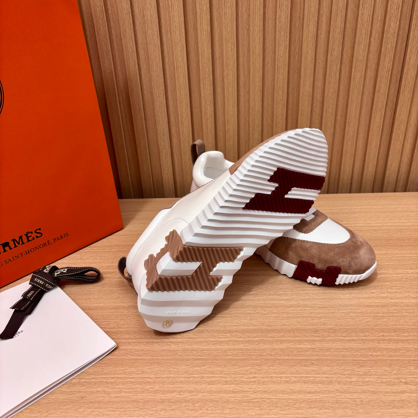 Women's Sneakers LOUIS VUITTON 18438925