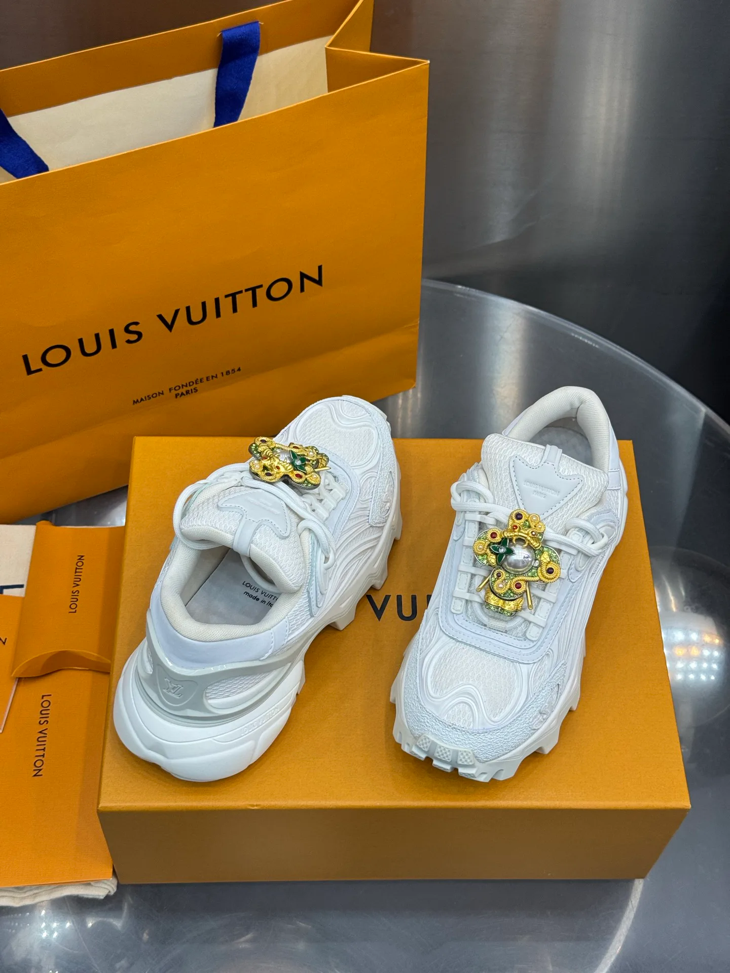 Women's Sneakers LOUIS VUITTON 18202601