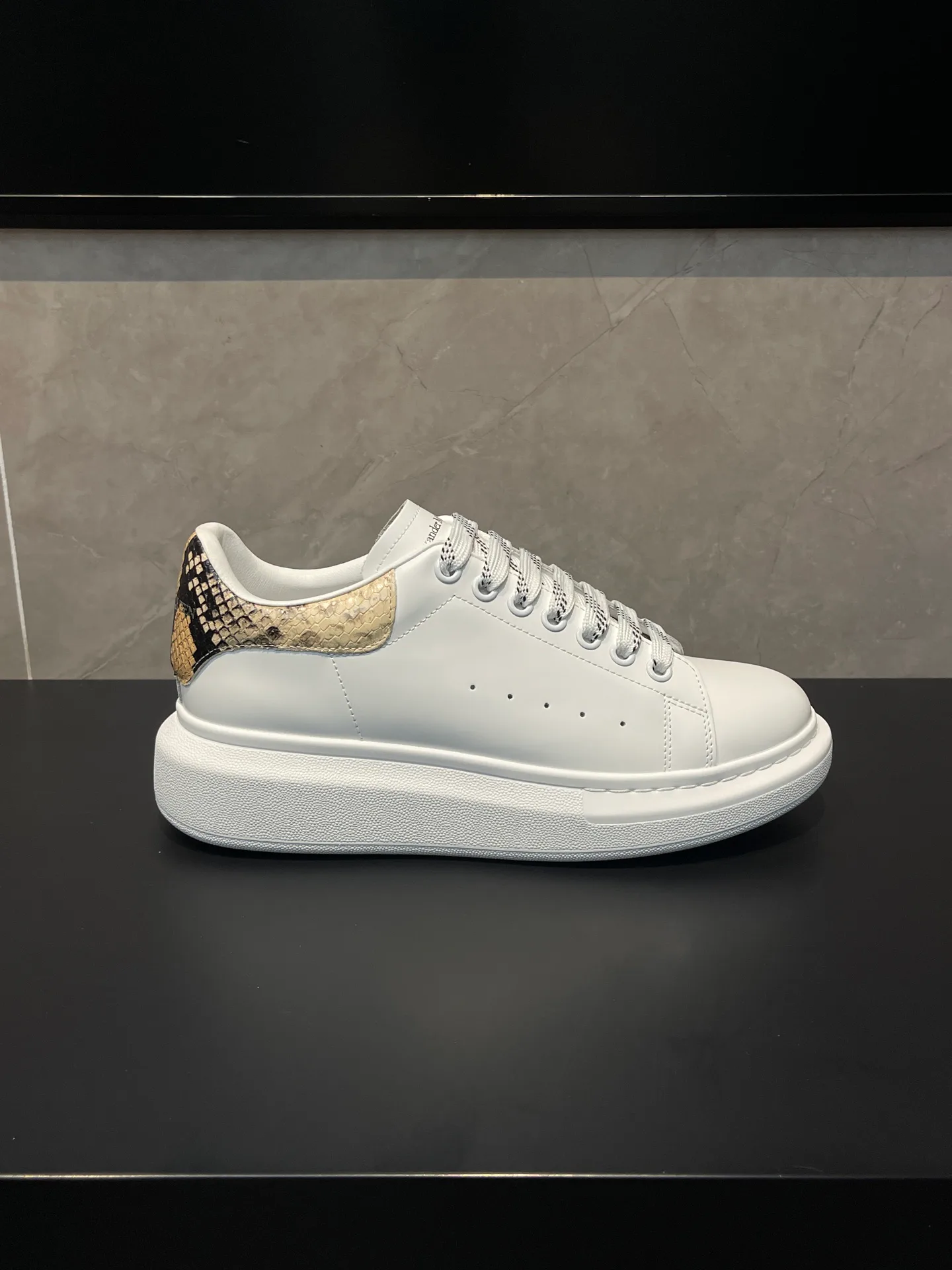 Women's Sneakers ALEXANDER MCQUEEN 18363872
