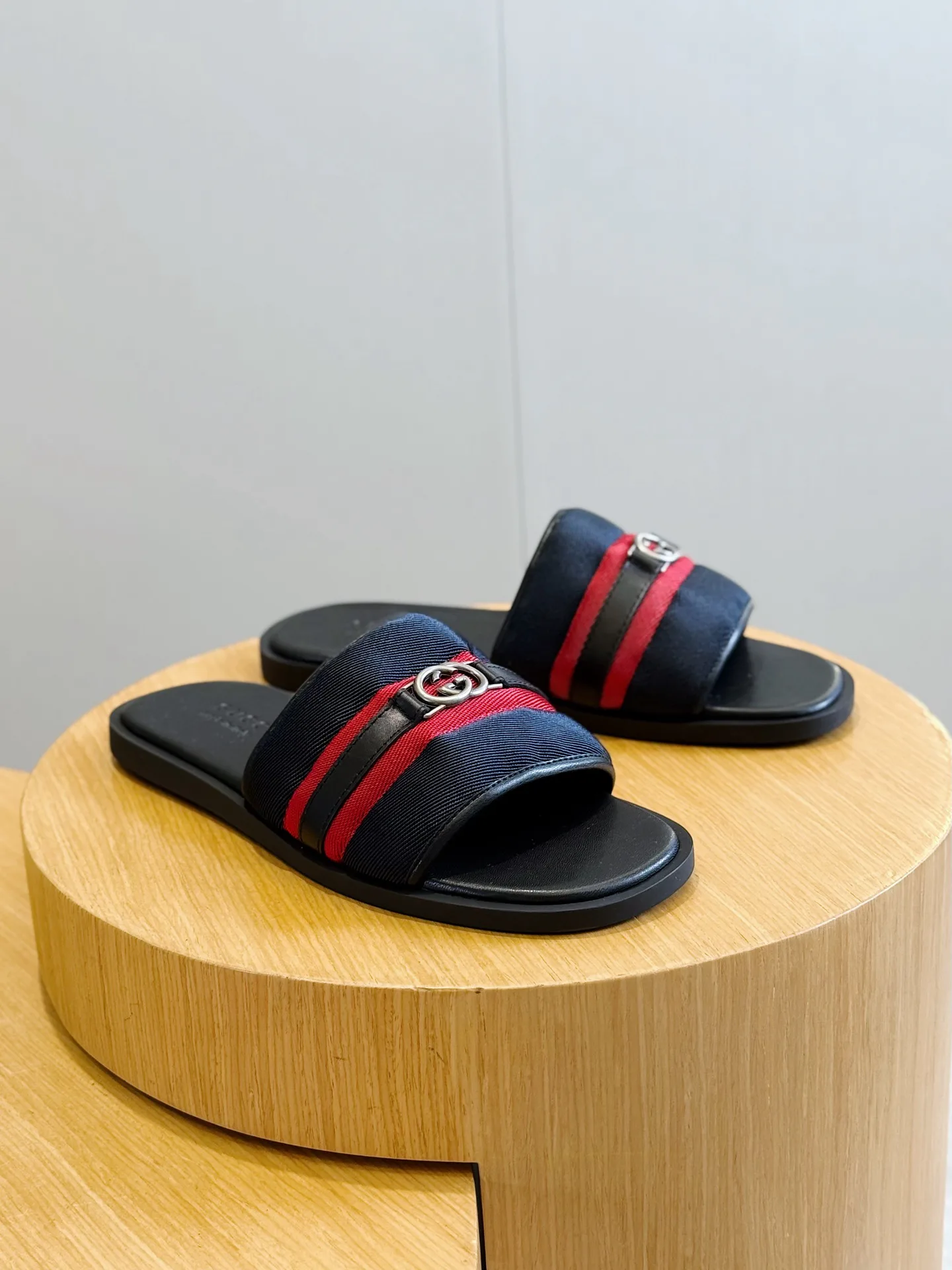 Men's Flip-Flops GUCCI 17349628