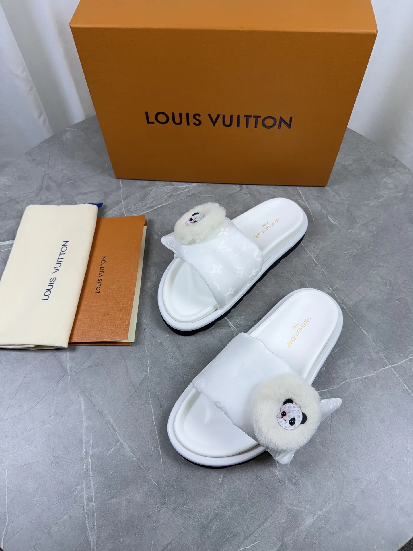 Women's Flip-Flops LOUIS VUITTON 17803846