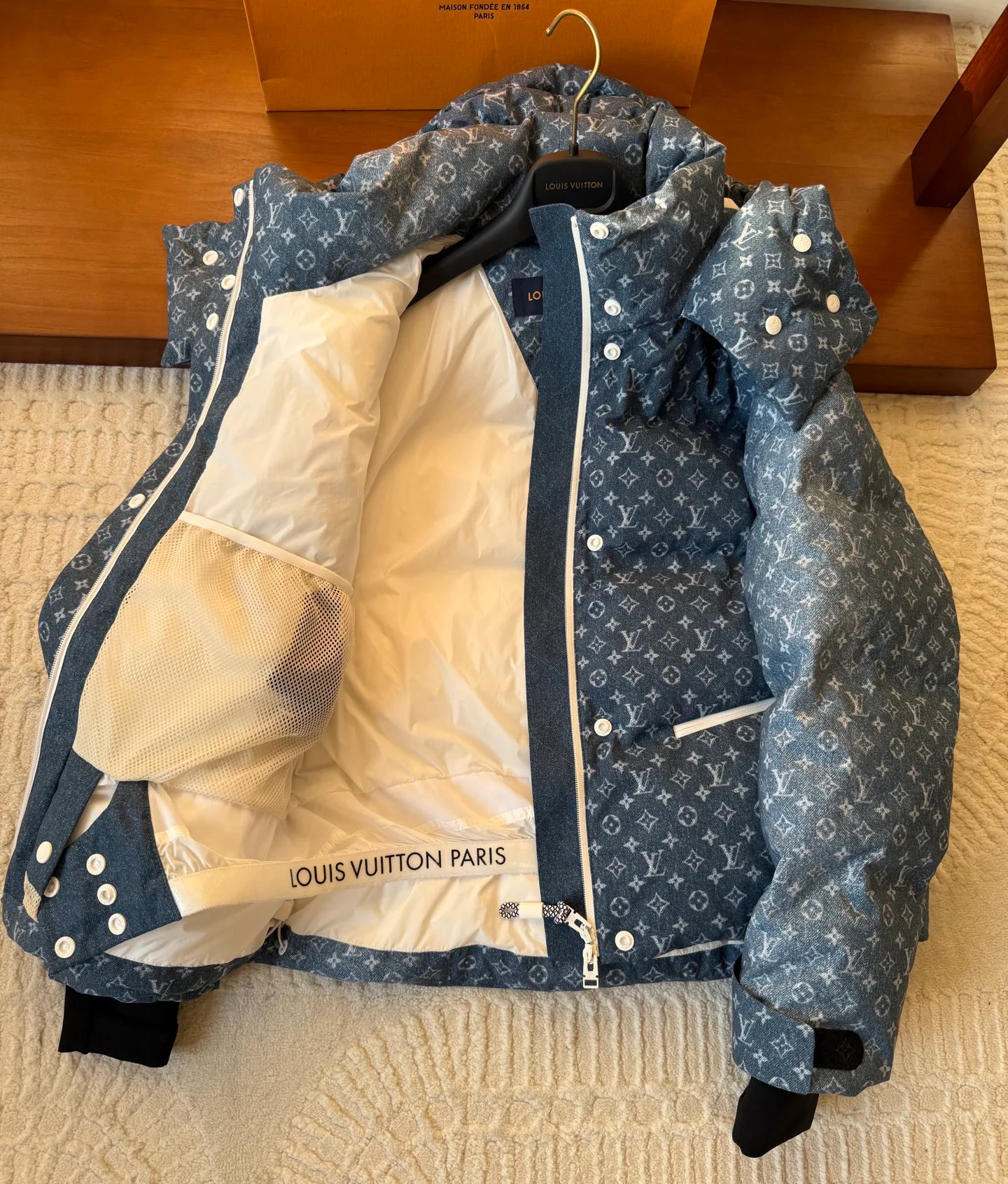 Women's Jackets And Down Jackets LOUIS VUITTON 18046940