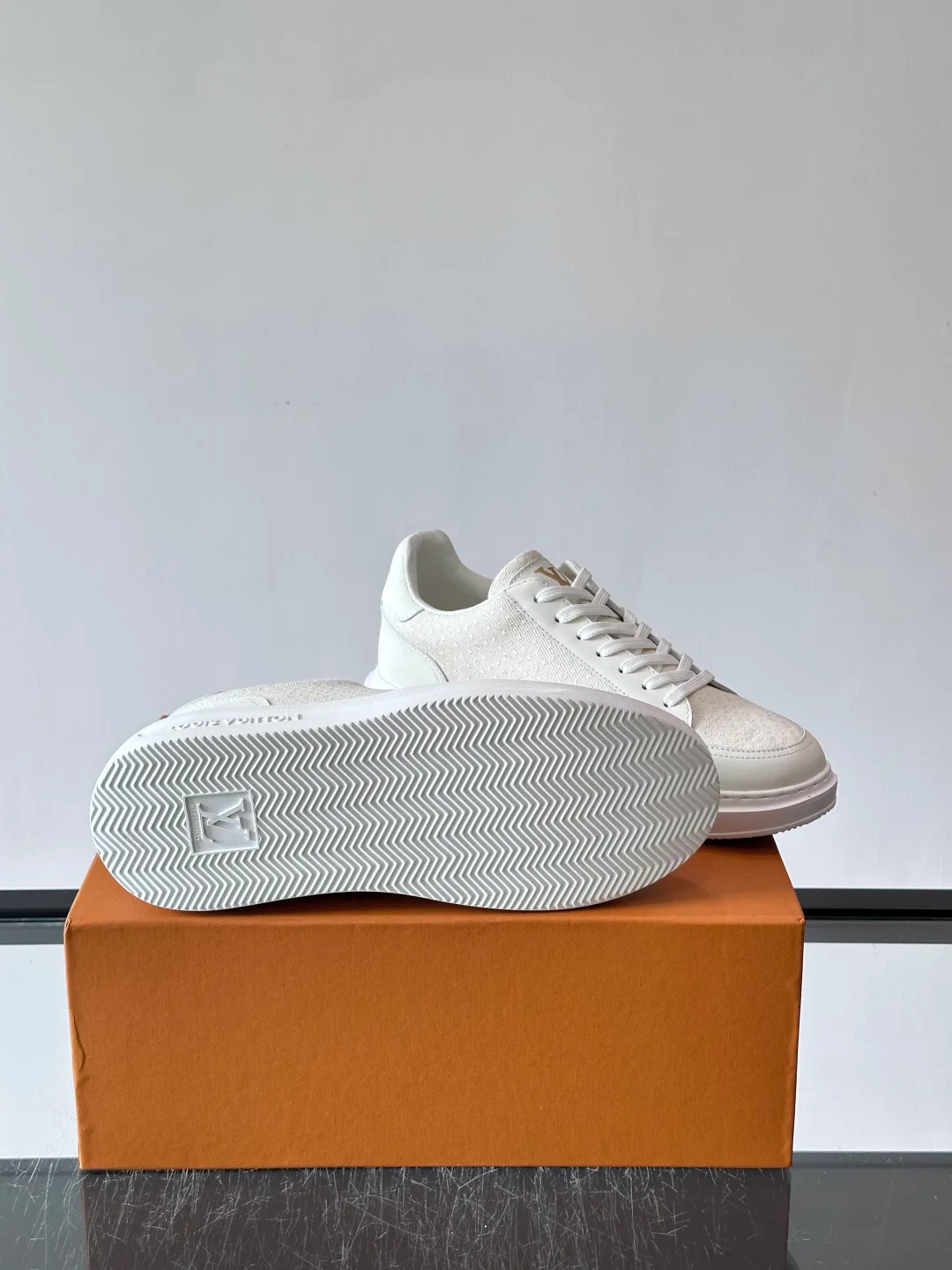 Women's Sneakers LOUIS VUITTON 18102292