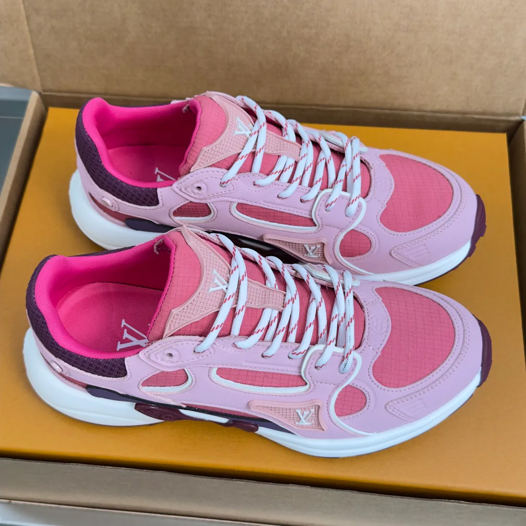 Women's Sneakers LOUIS VUITTON 18463939