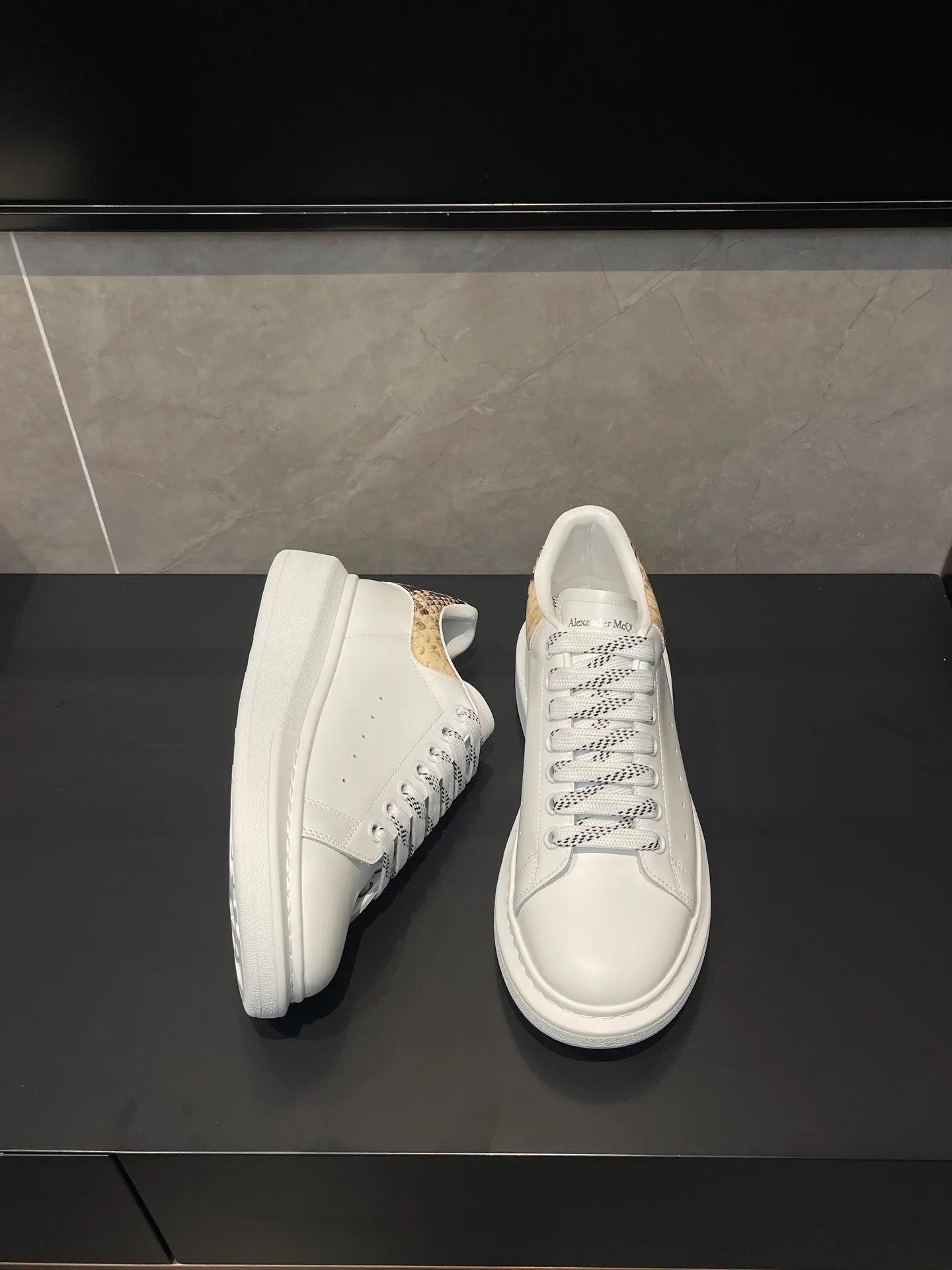 Women's Sneakers ALEXANDER MCQUEEN 18363872