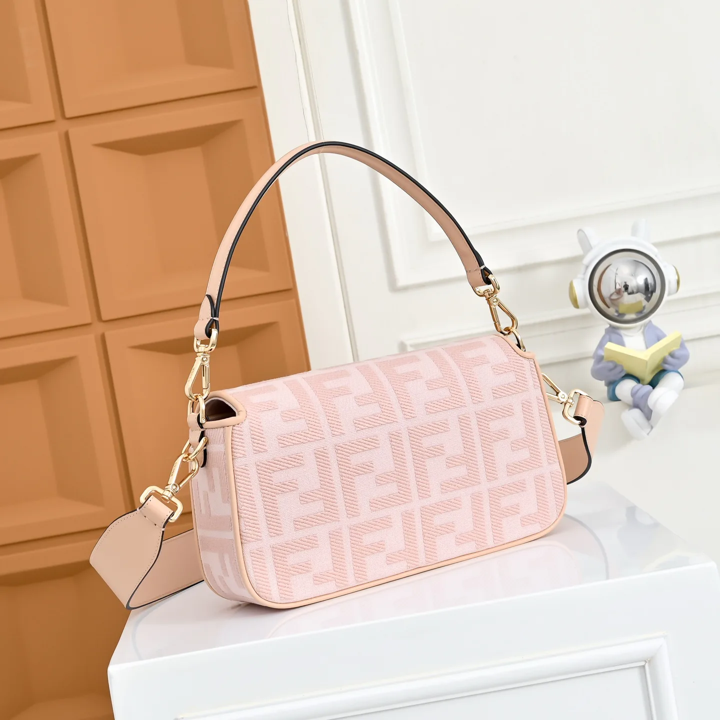 Women's Classic Handbags FENDI 18004262