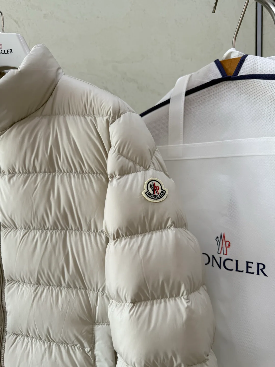 Women's Jackets And Down Jackets MONCLER 18376102
