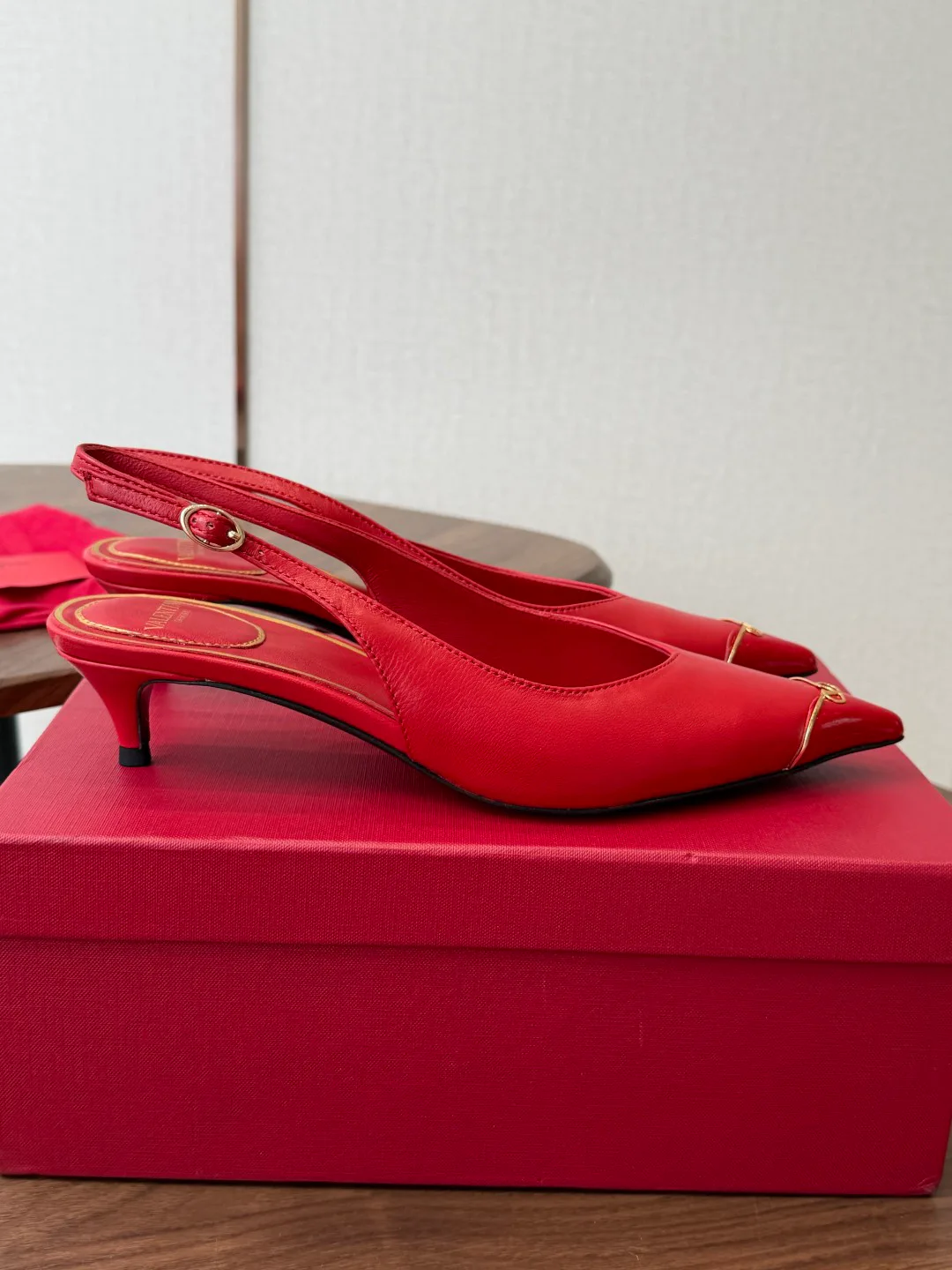 Women's Open-Toe Sandals VALENTINO 17364702