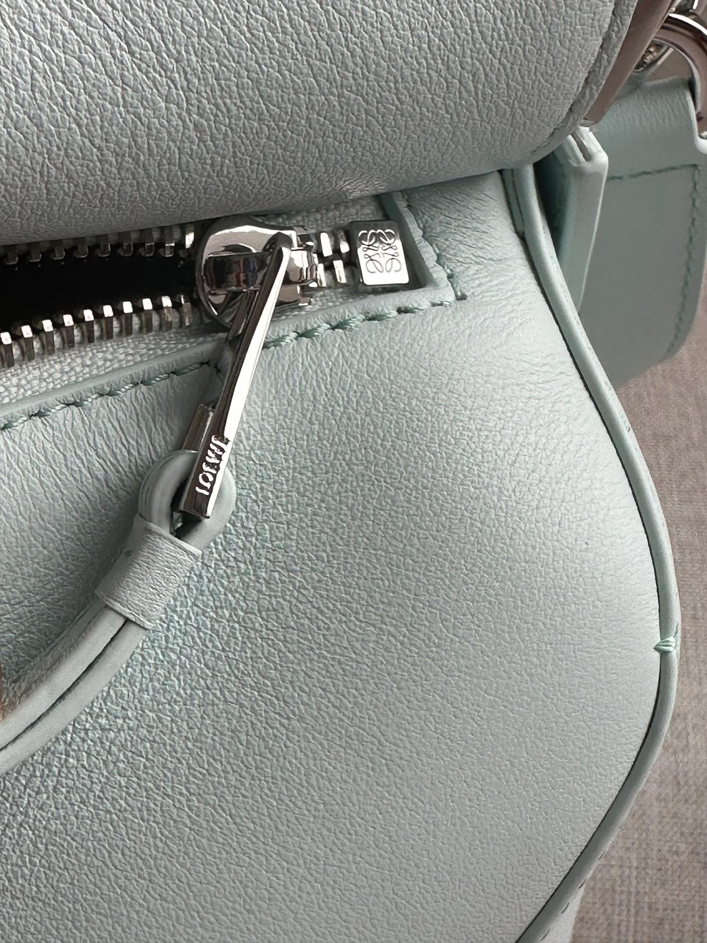 Women's Classic Handbags LOEWE 17818405