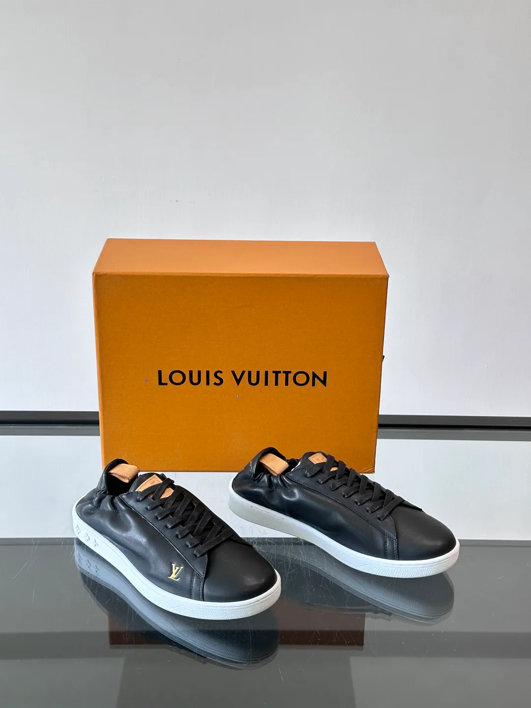 Men's Sneakers LOUIS VUITTON 18263692