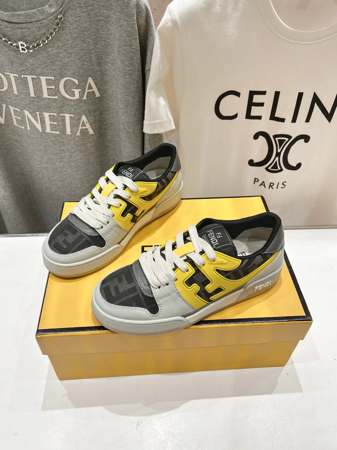 Women's Sneakers FENDI 17908439