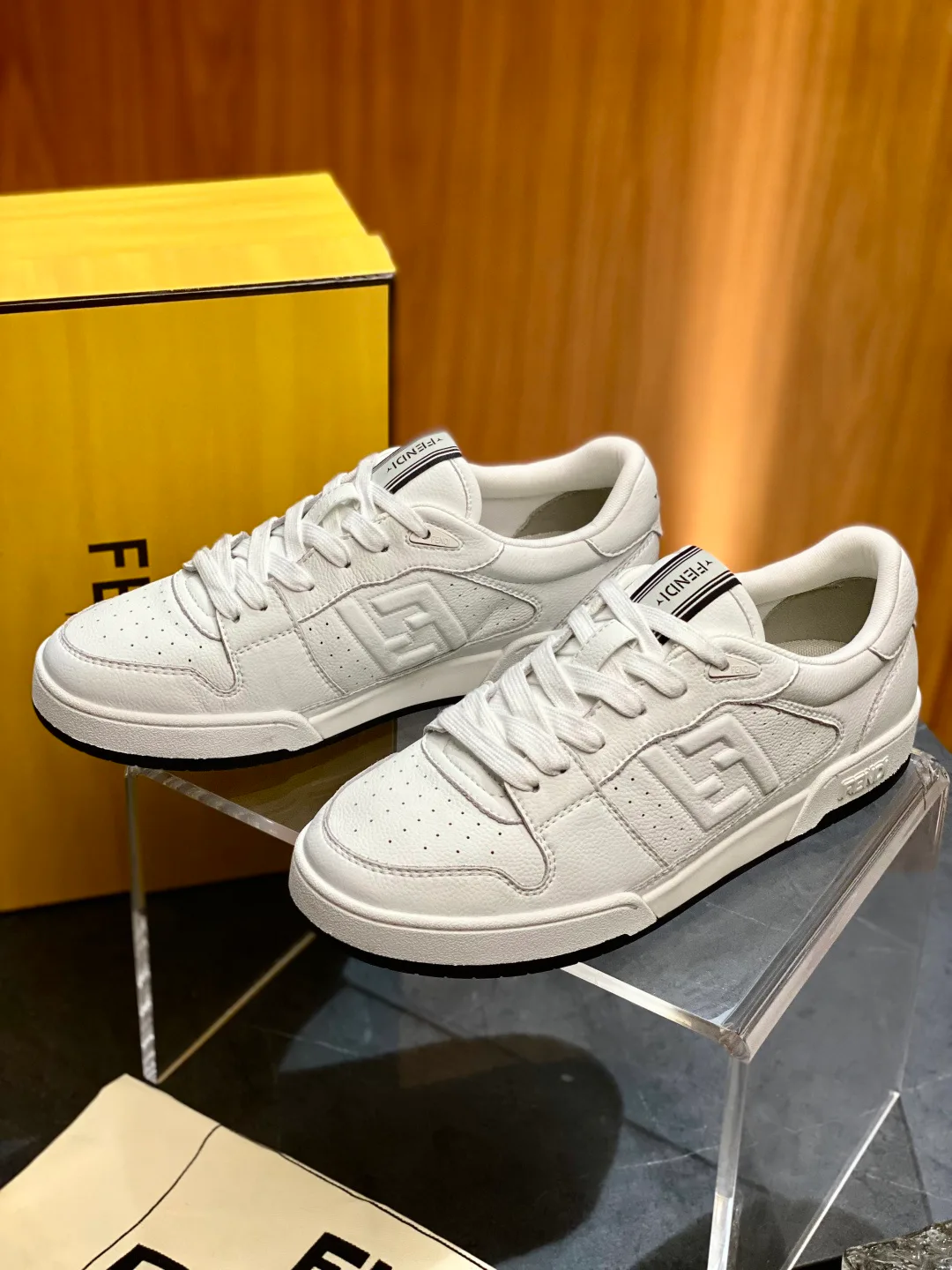 Women's Sneakers FENDI 18119371