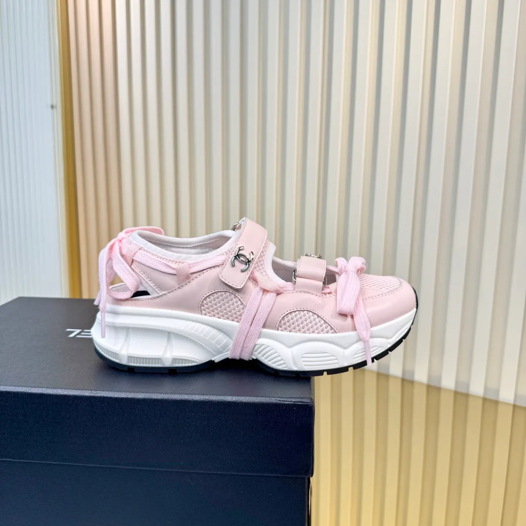 Women's Sneakers CHANEL 18366969