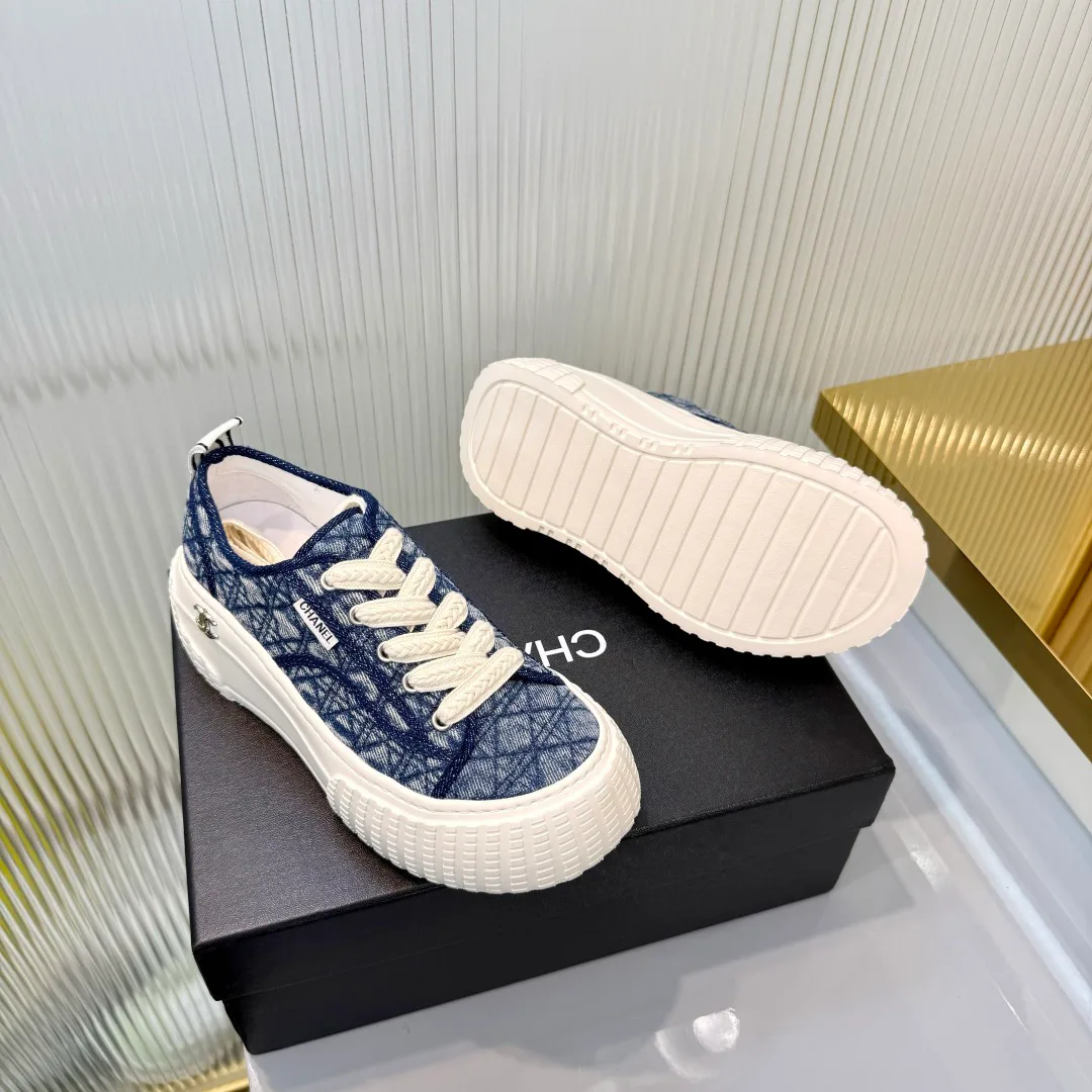 Women's Sneakers CHANEL 18366986