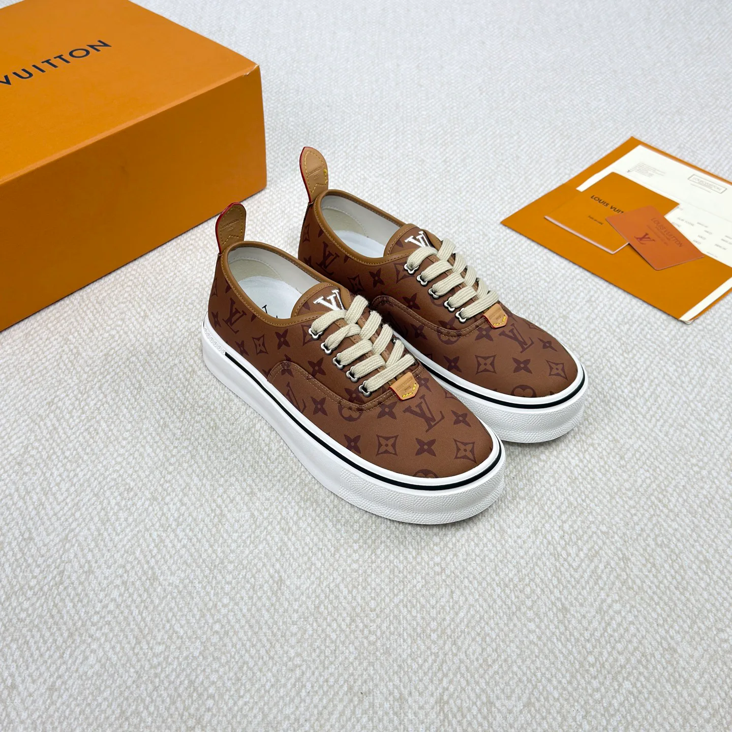 Men's Sneakers LOUIS VUITTON 18365133
