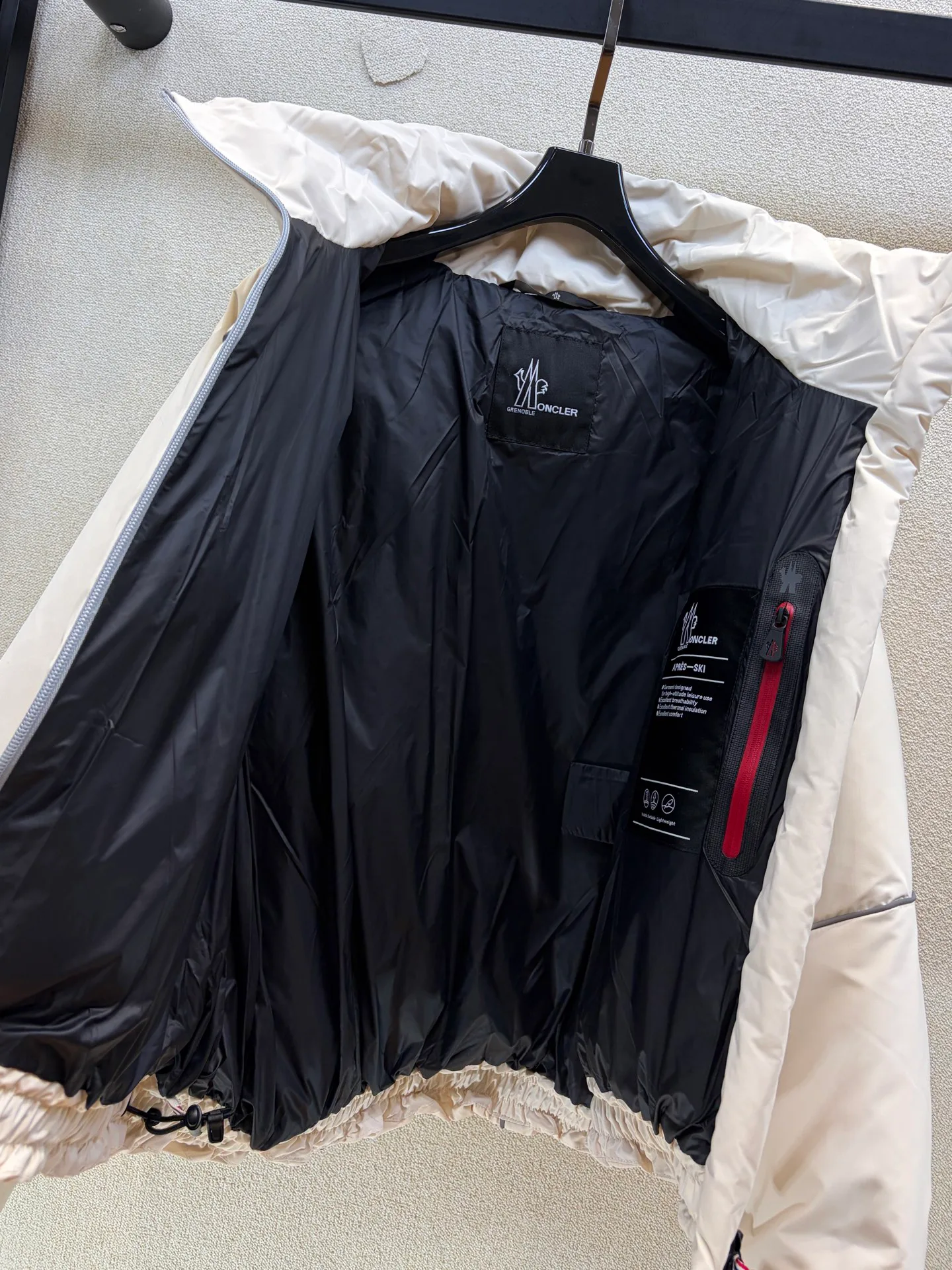 Women's Jackets And Down Jackets MONCLER 18252928