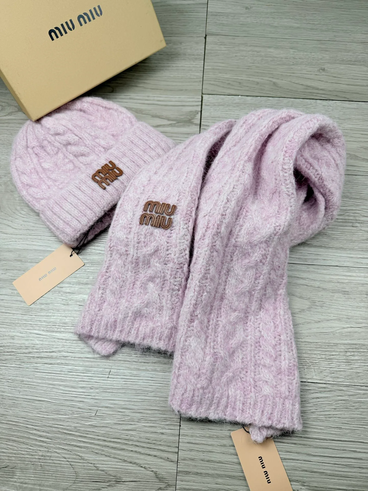 Hats MIU MIU 18549261